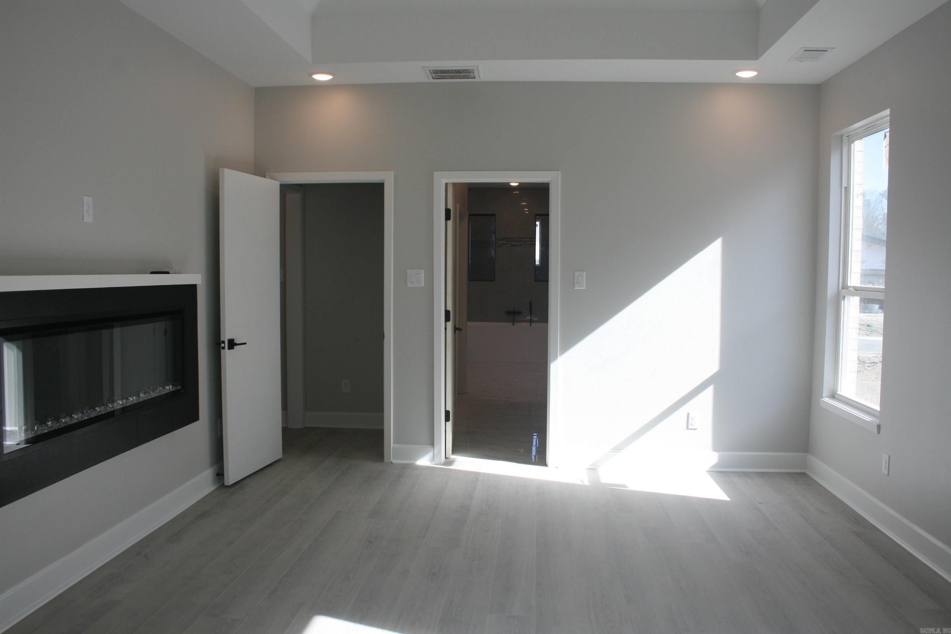 CREEKSIDE - Residential