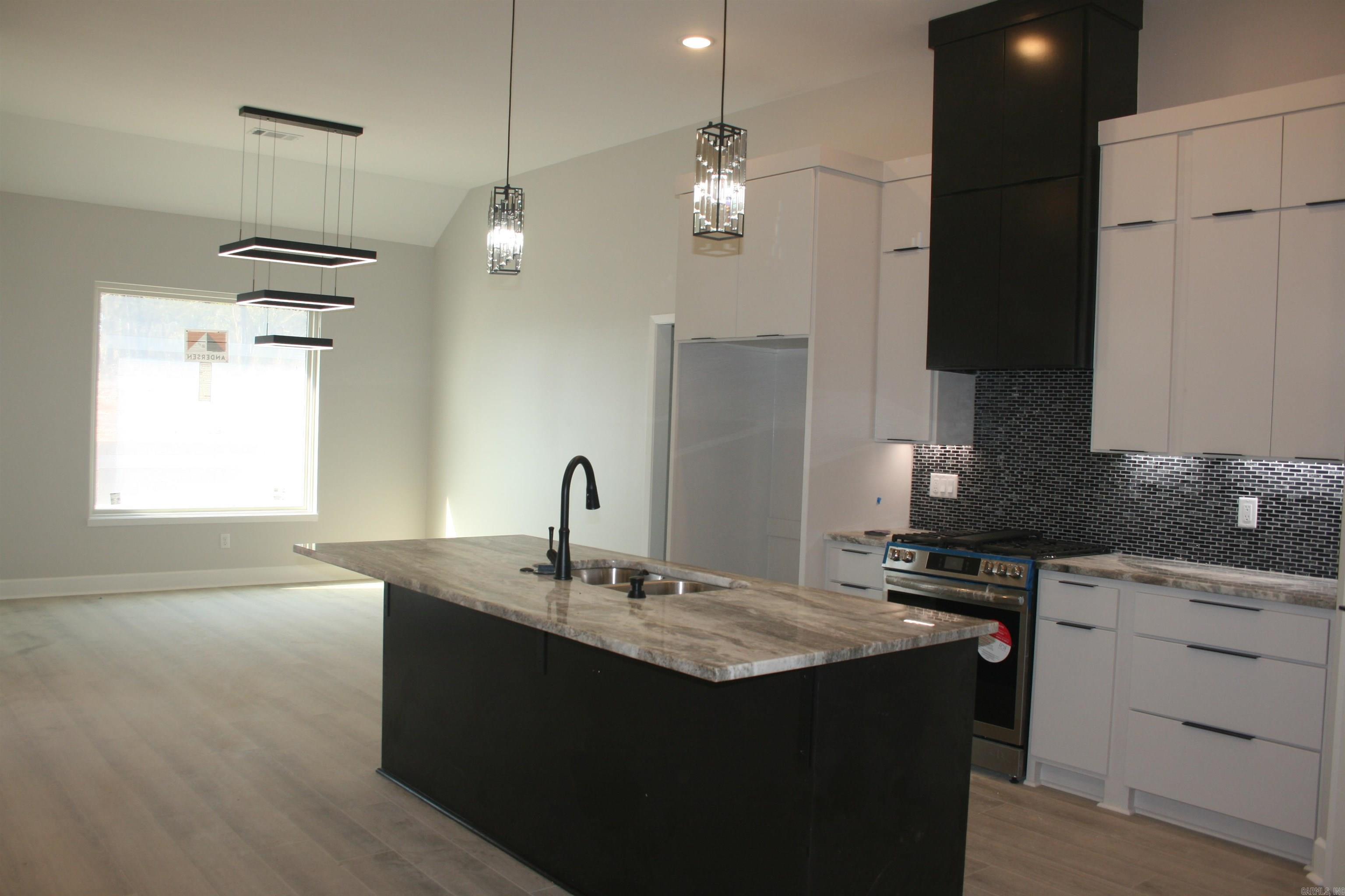 CREEKSIDE - Residential
