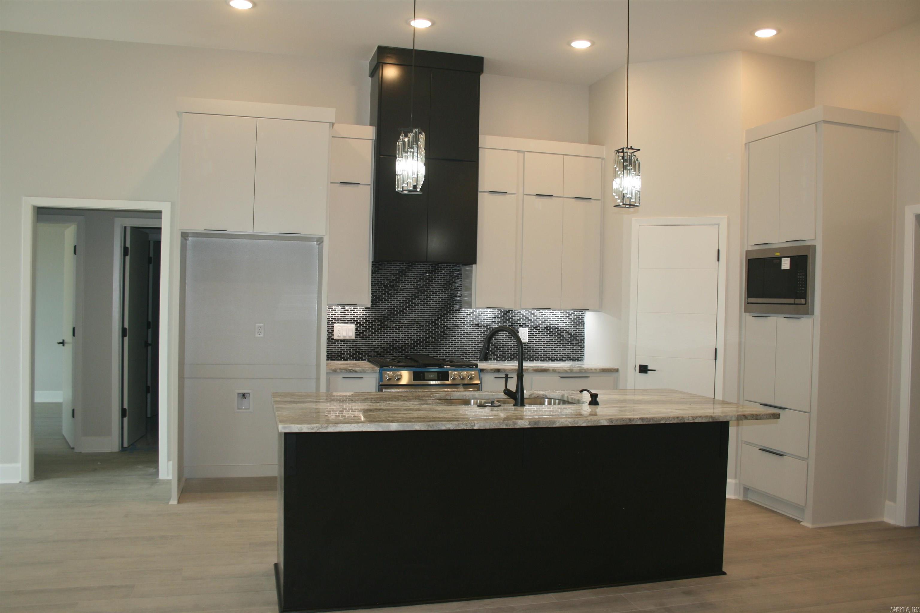 CREEKSIDE - Residential