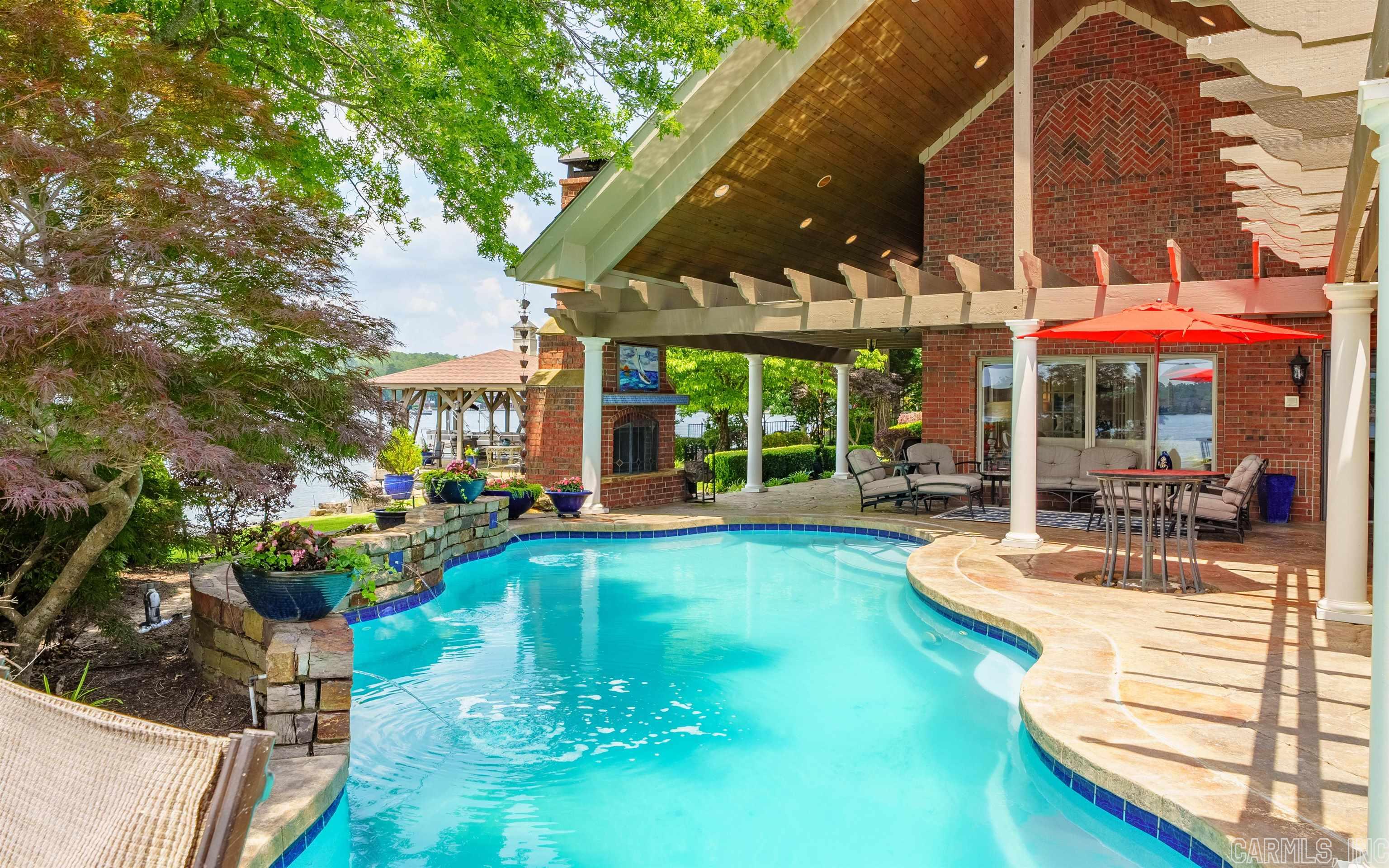 RESPLANDOR POINT - Residential