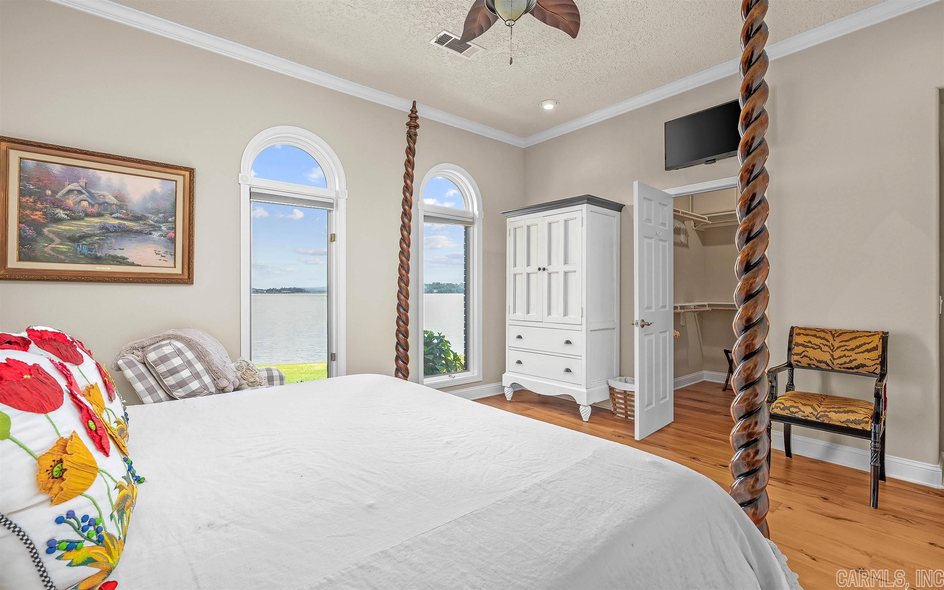 RESPLANDOR POINT - Residential