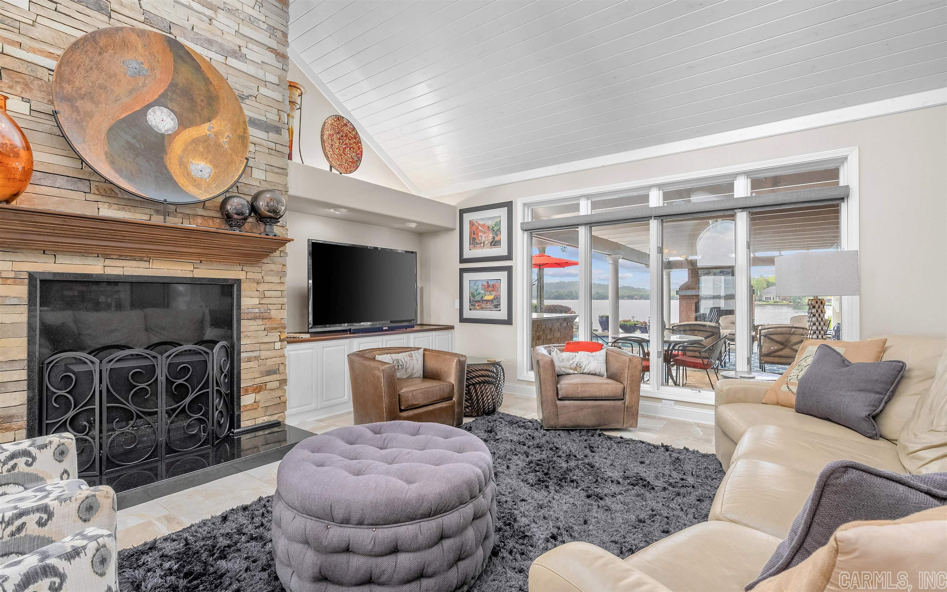 RESPLANDOR POINT - Residential