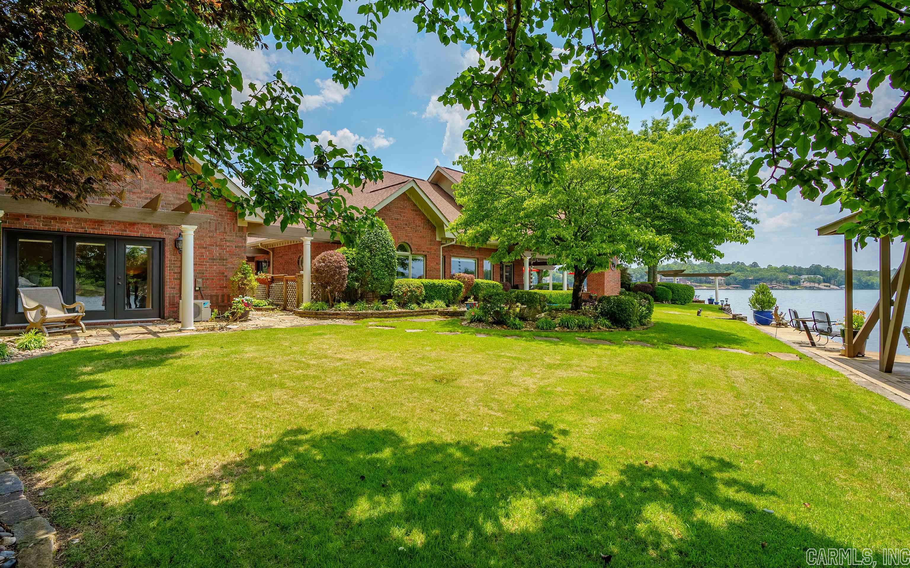 RESPLANDOR POINT - Residential