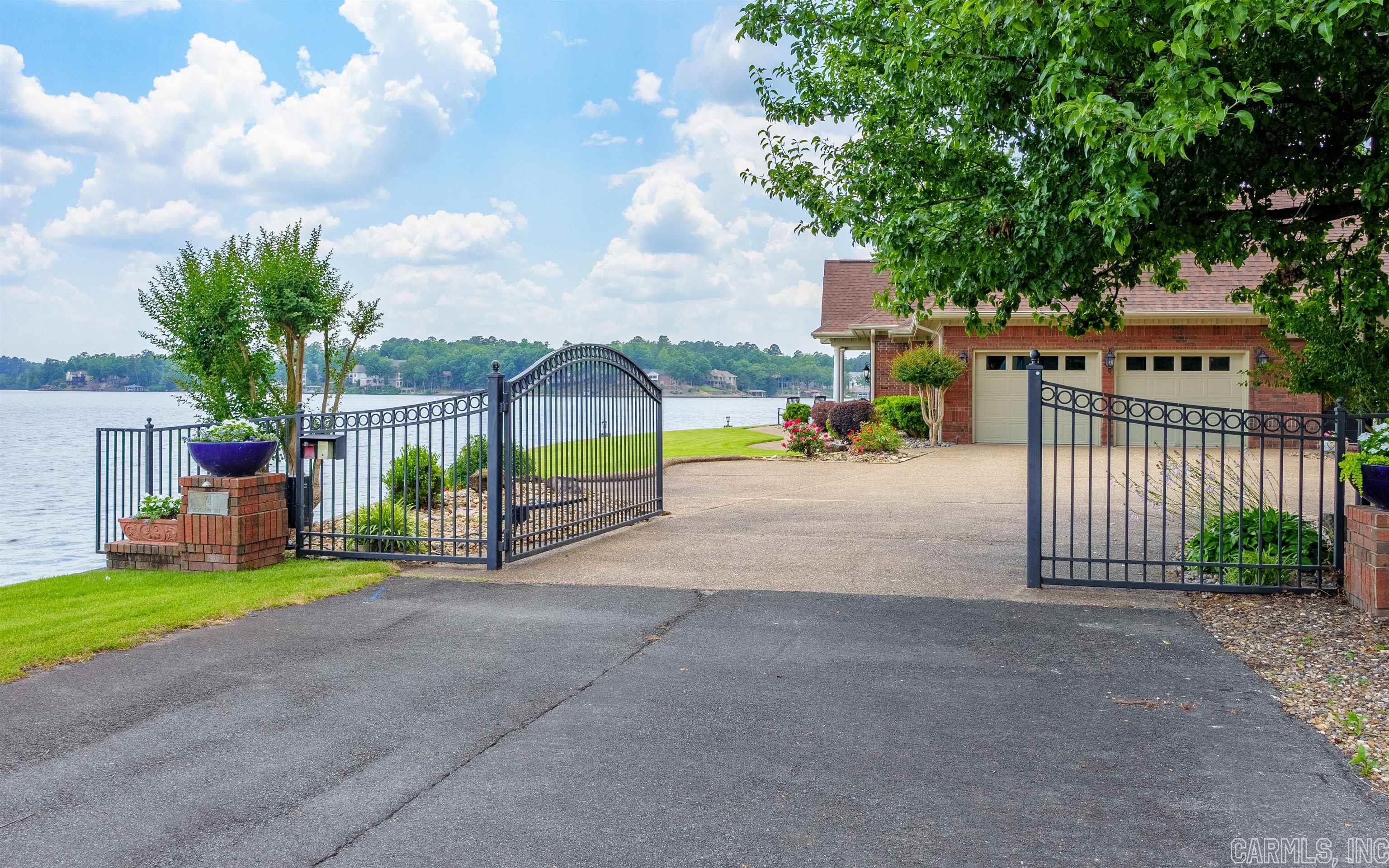 RESPLANDOR POINT - Residential