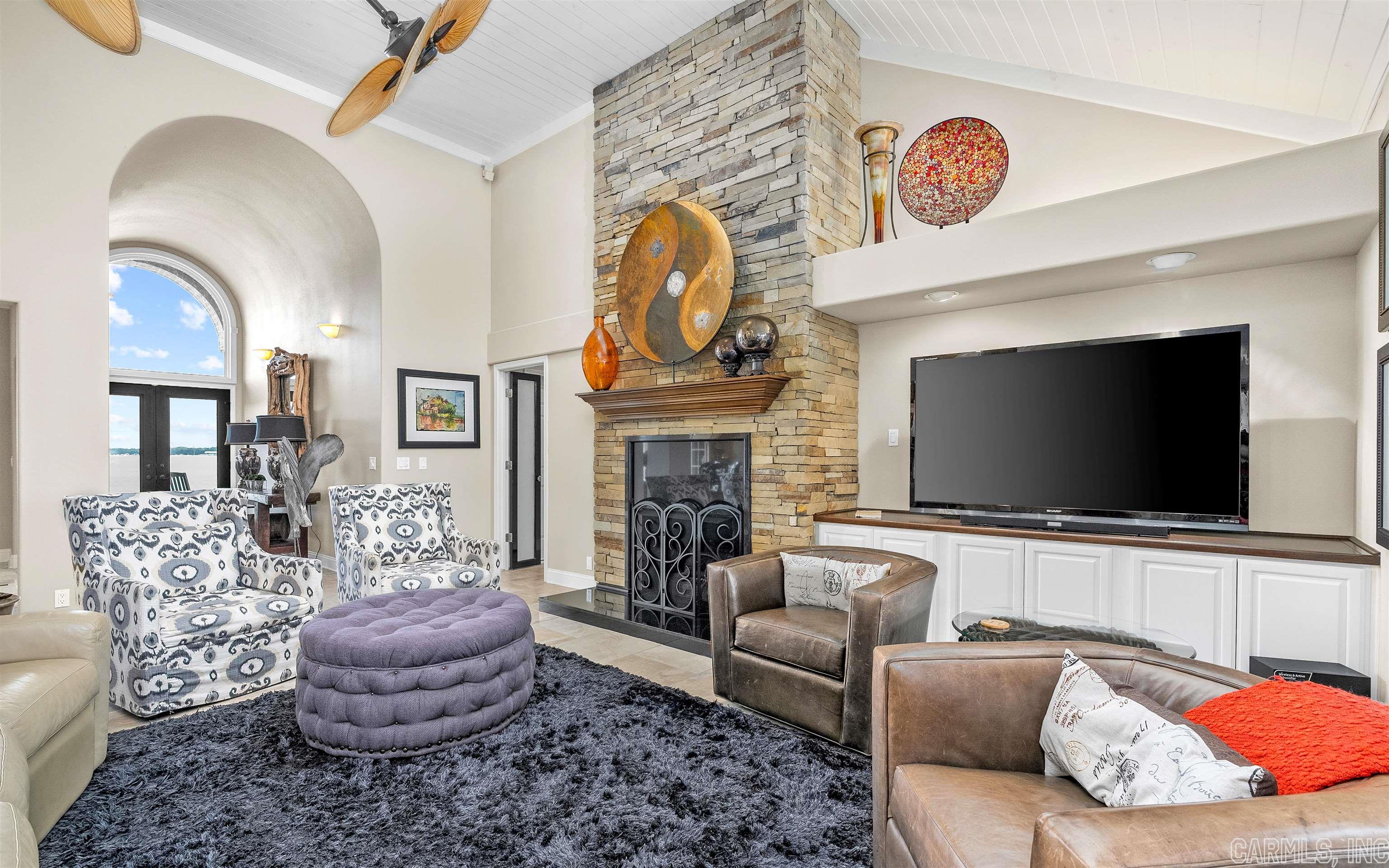 RESPLANDOR POINT - Residential