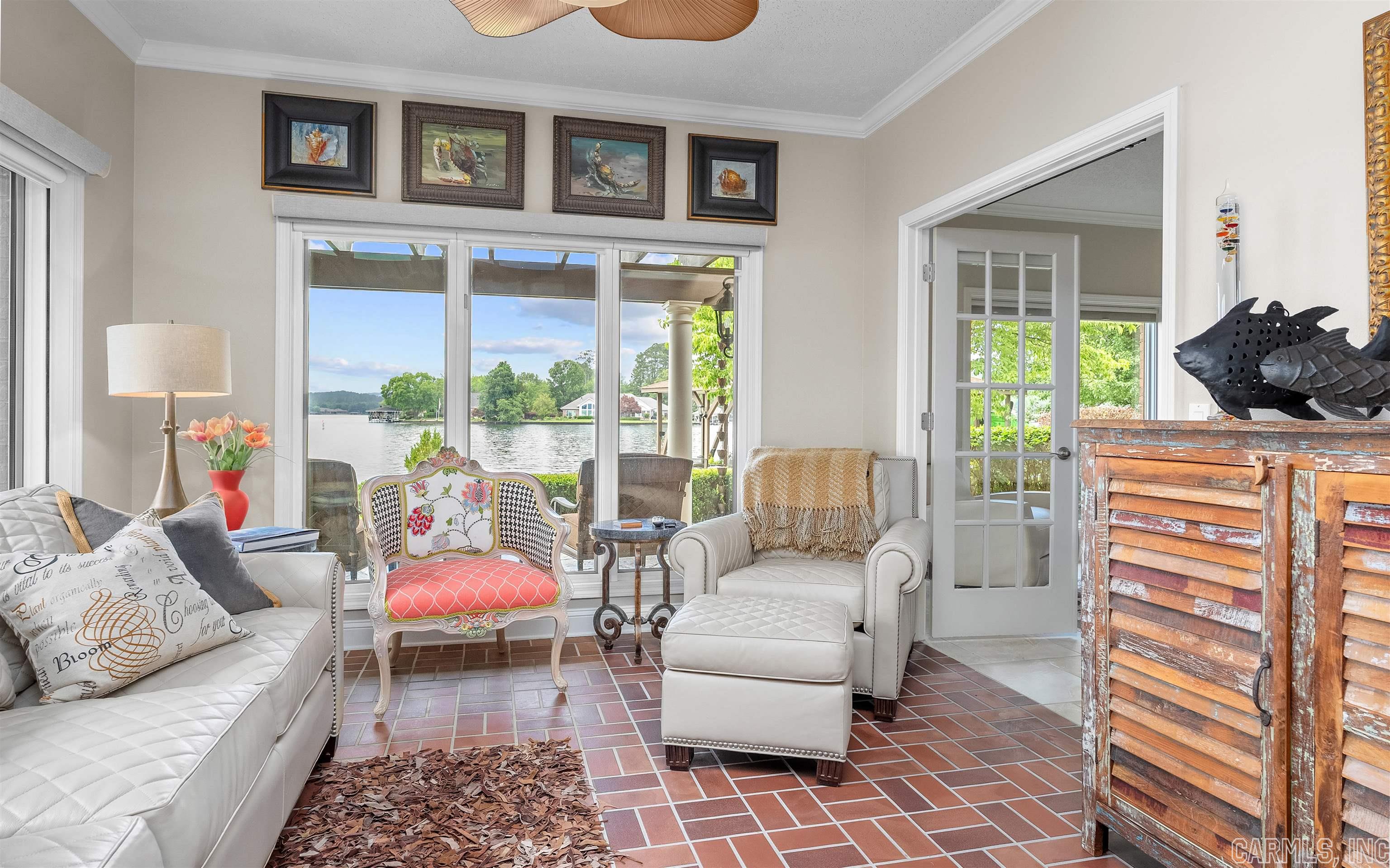 RESPLANDOR POINT - Residential