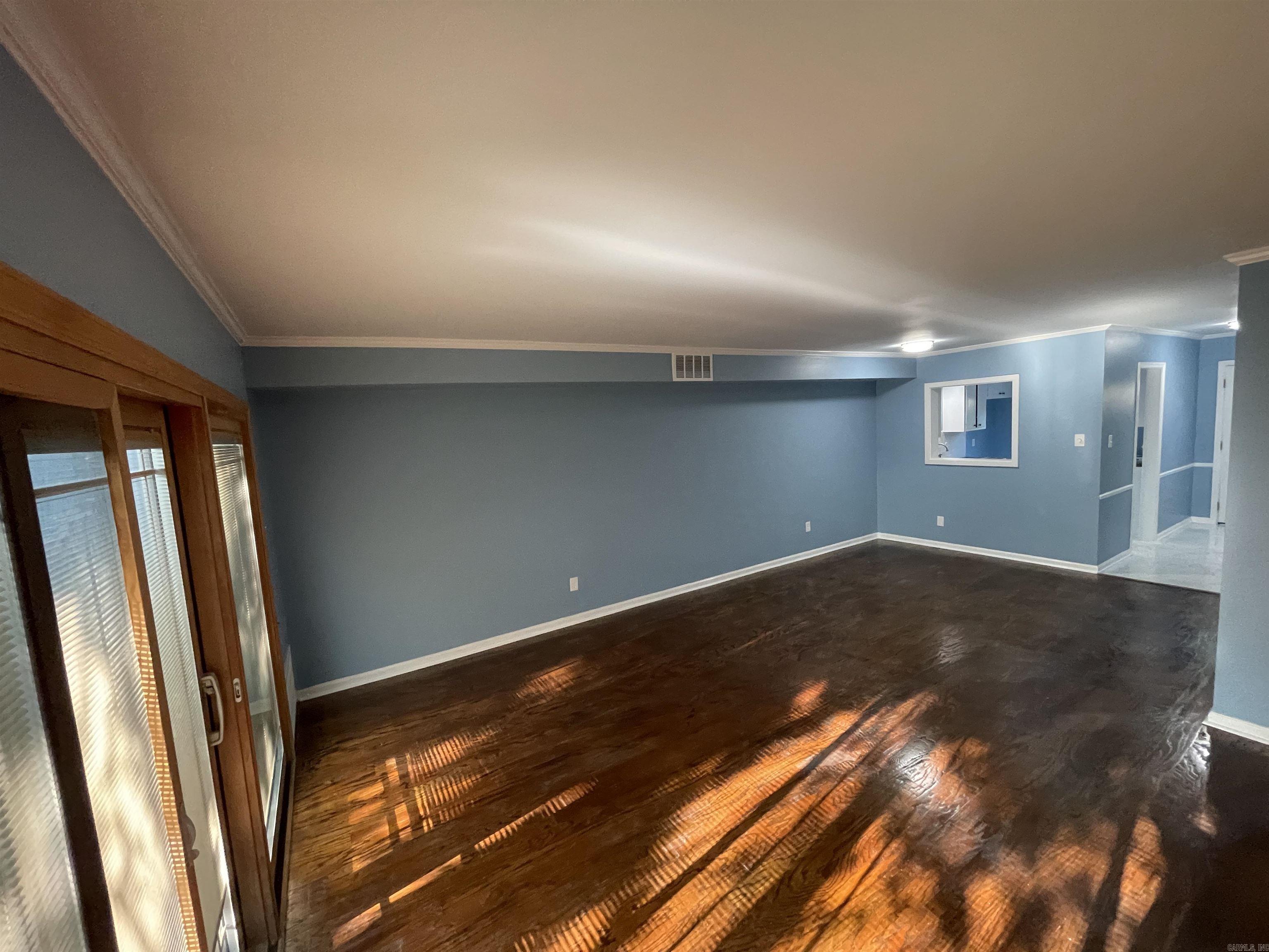 HAMPTON COURT APT HPR - Residential