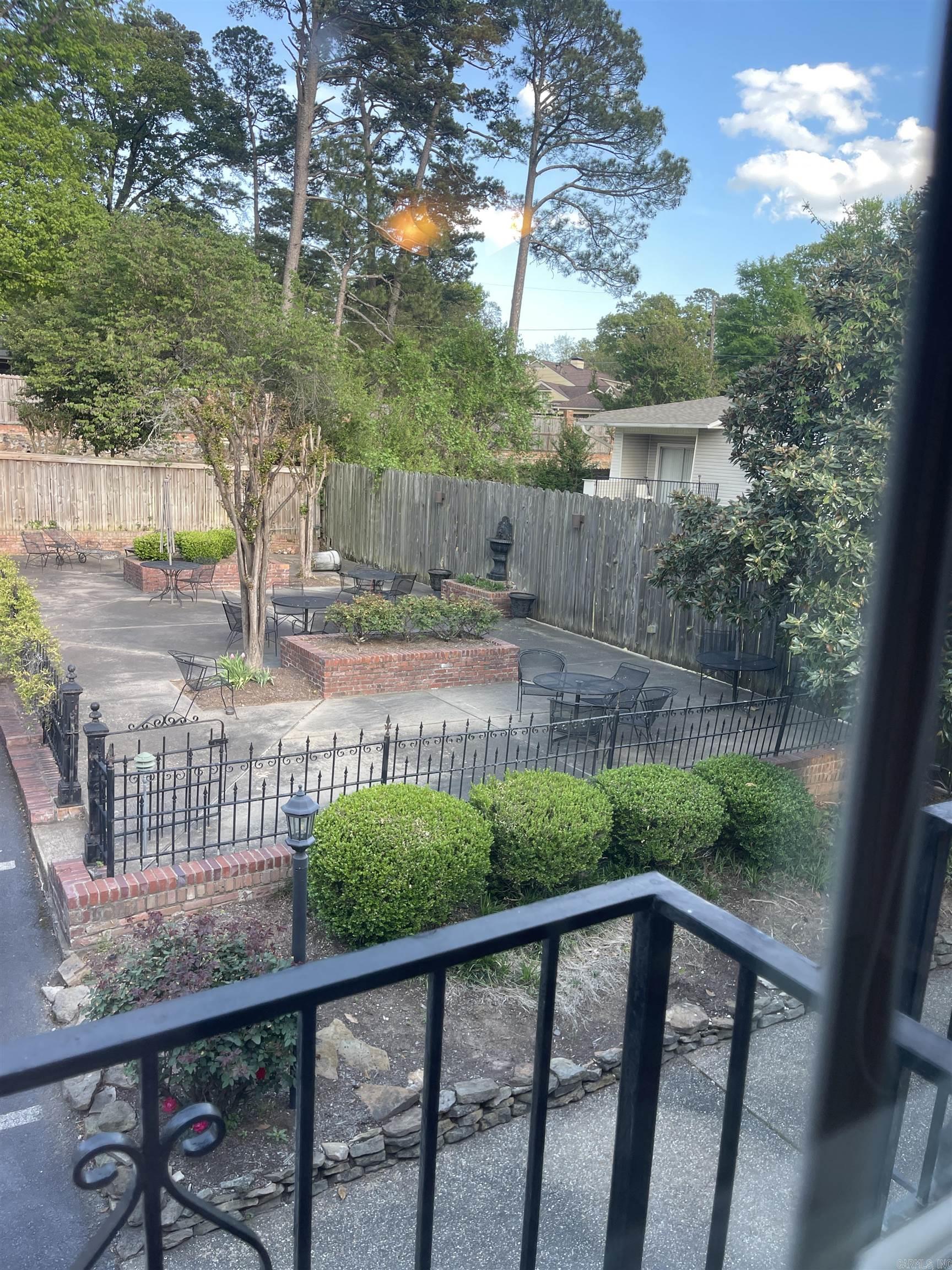 HAMPTON COURT APT HPR - Residential