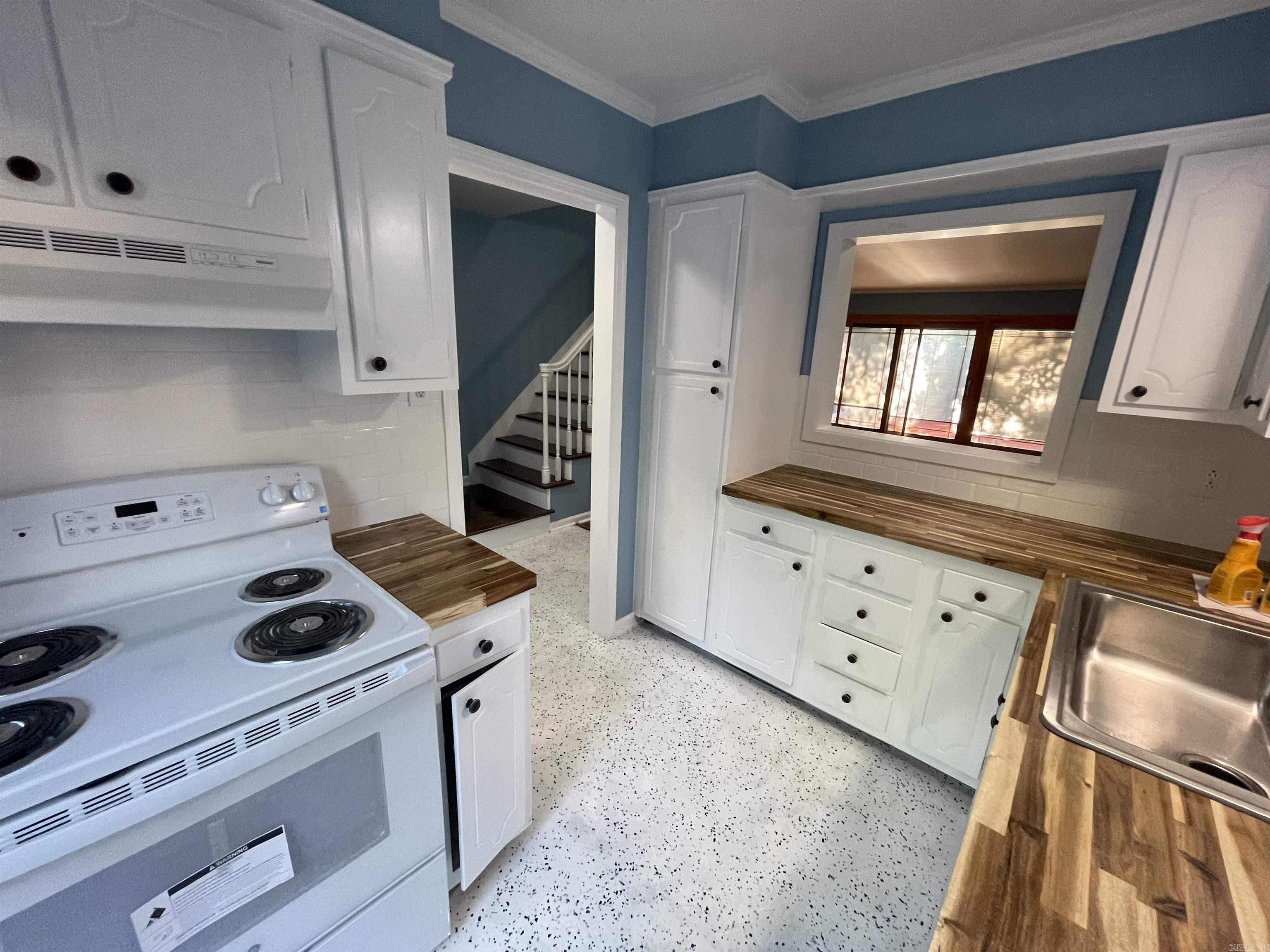 HAMPTON COURT APT HPR - Residential