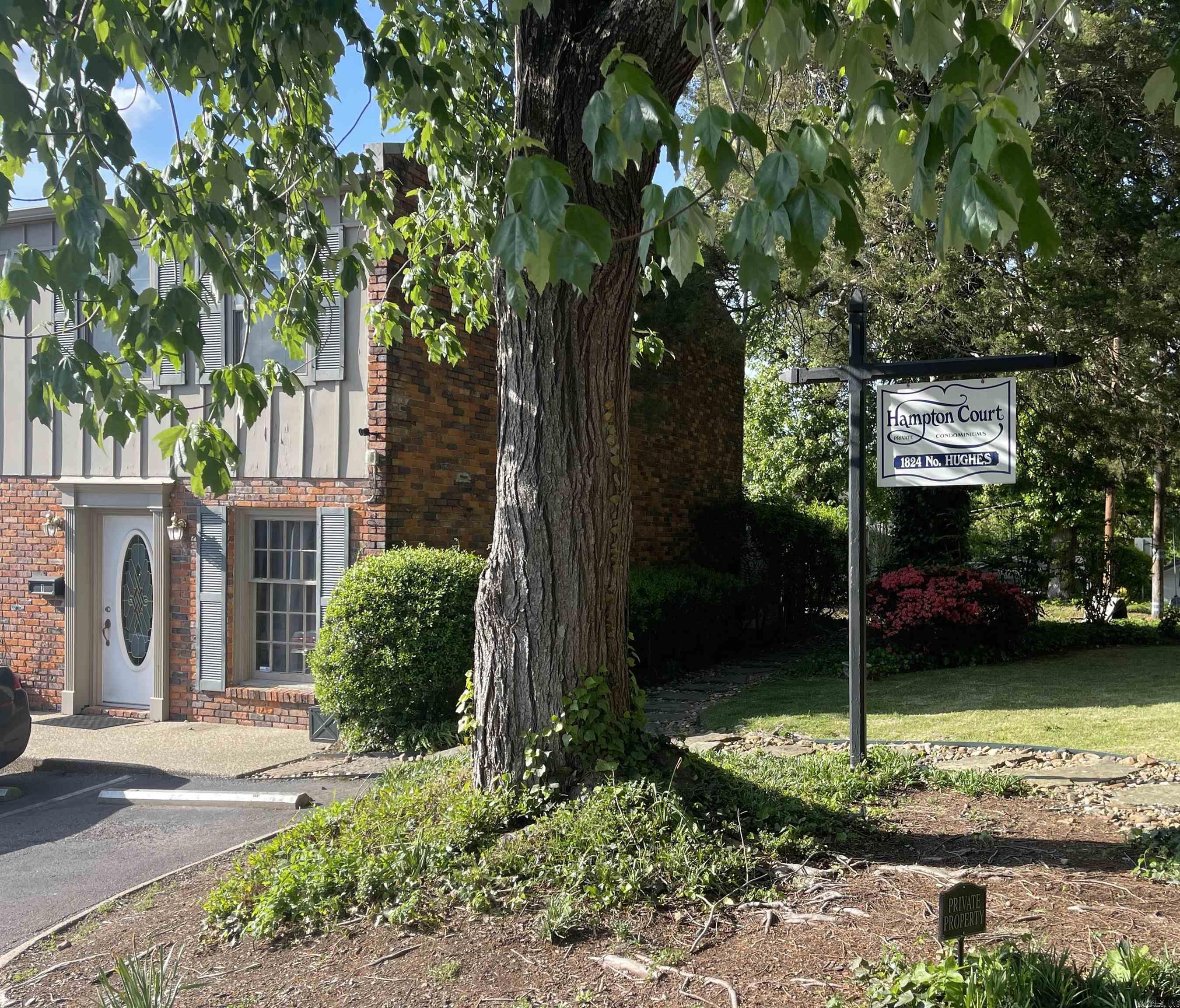 HAMPTON COURT APT HPR - Residential