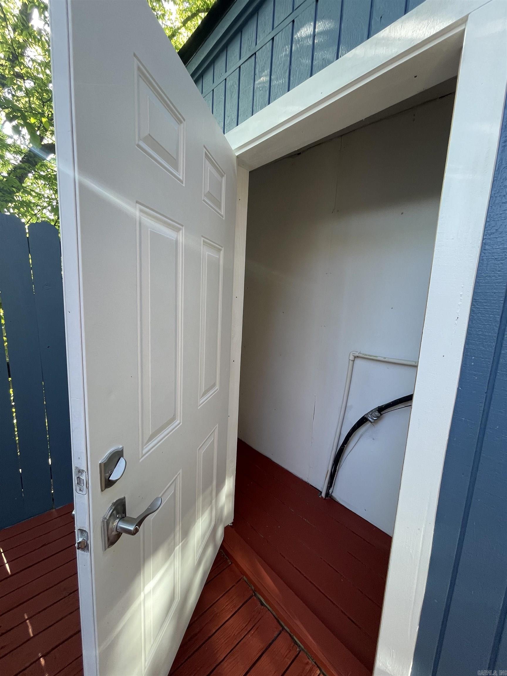 HAMPTON COURT APT HPR - Residential