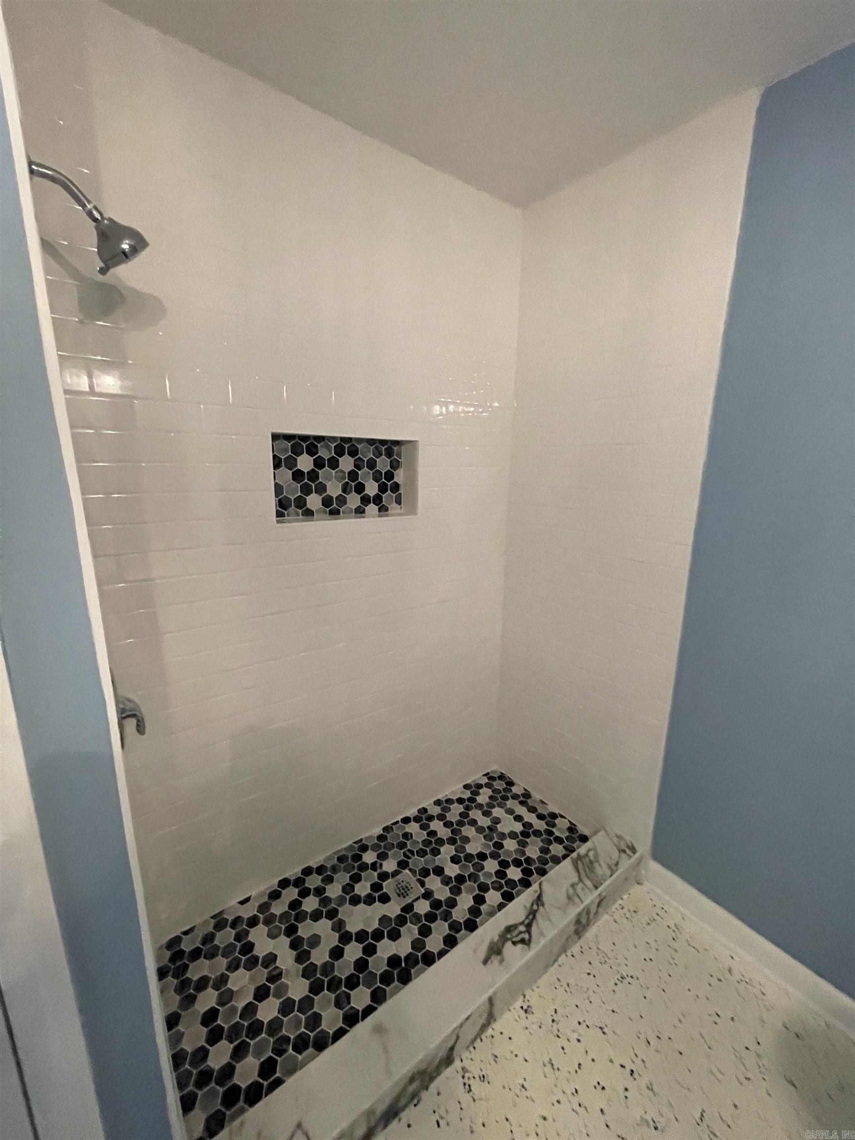 HAMPTON COURT APT HPR - Residential