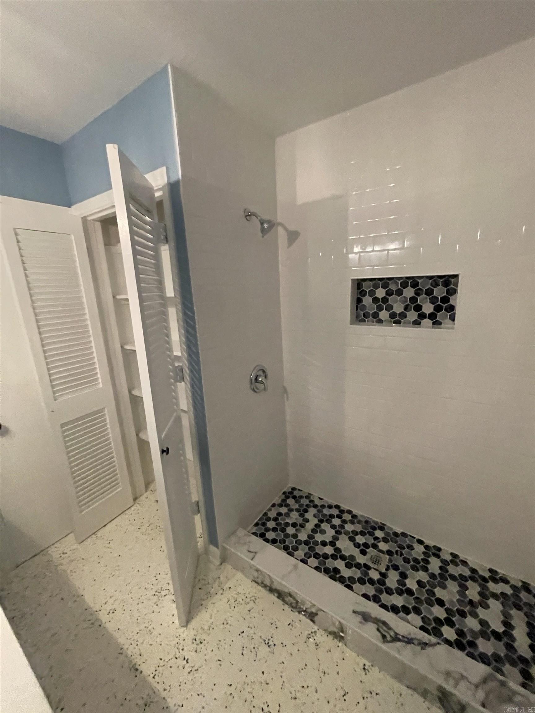 HAMPTON COURT APT HPR - Residential