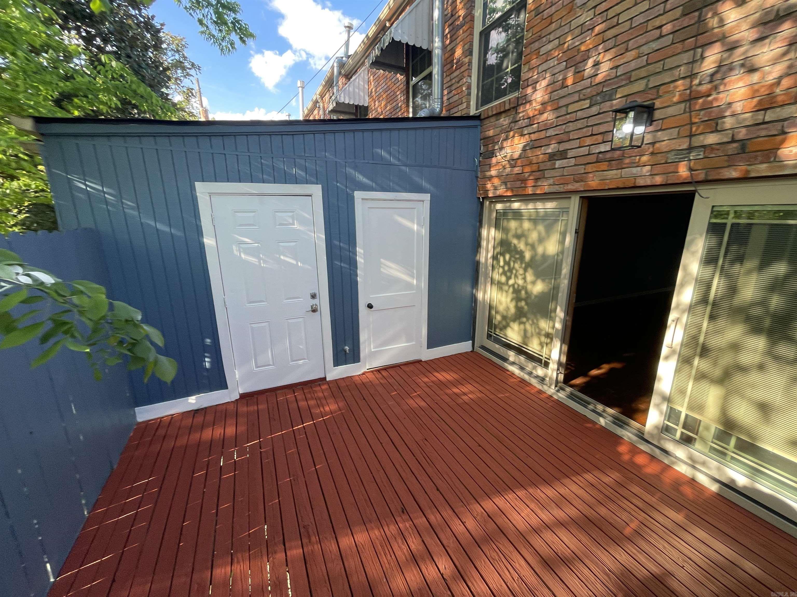 HAMPTON COURT APT HPR - Residential