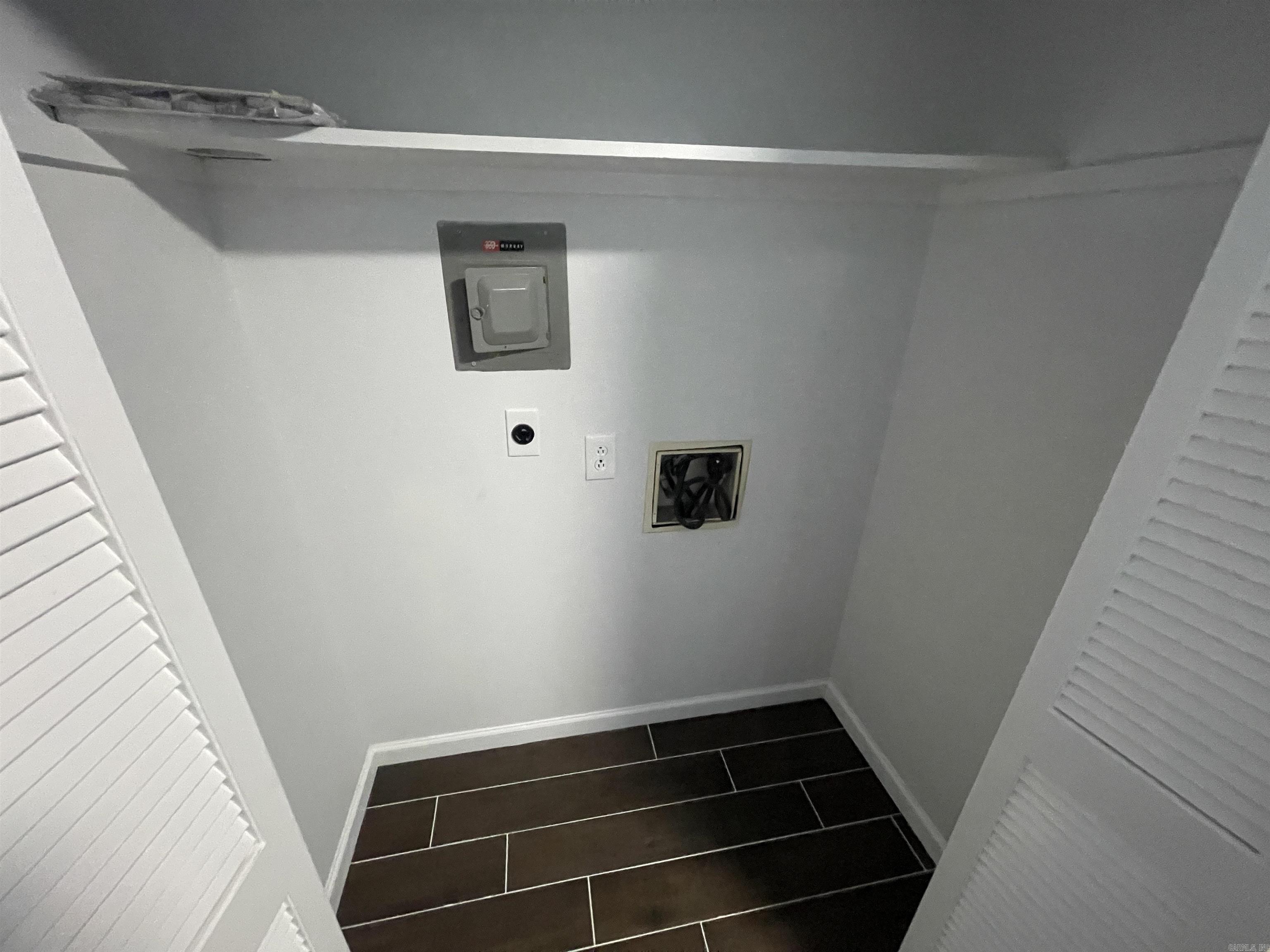 HAMPTON COURT APT HPR - Residential