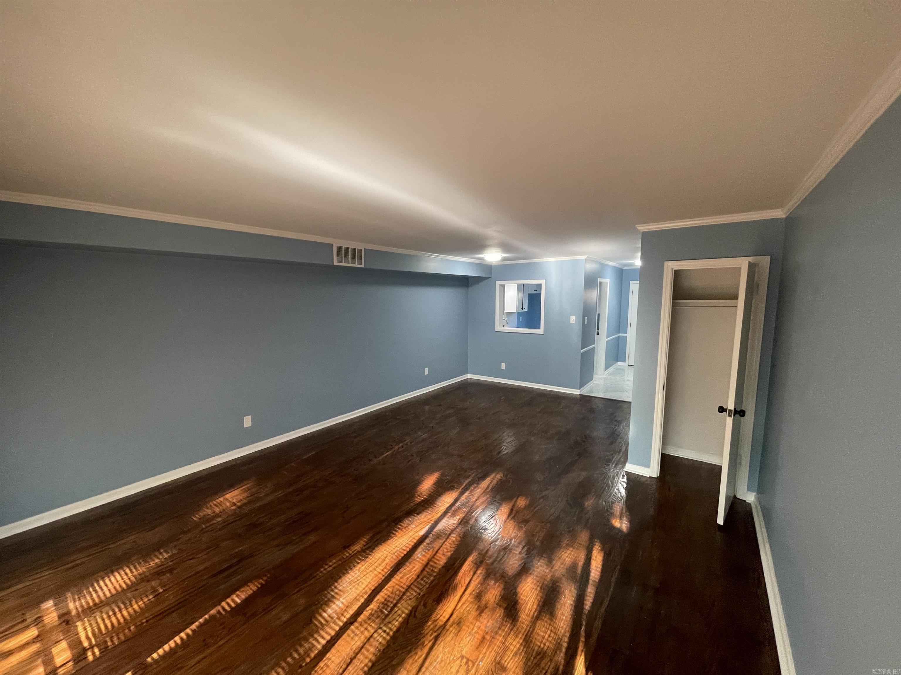 HAMPTON COURT APT HPR - Residential