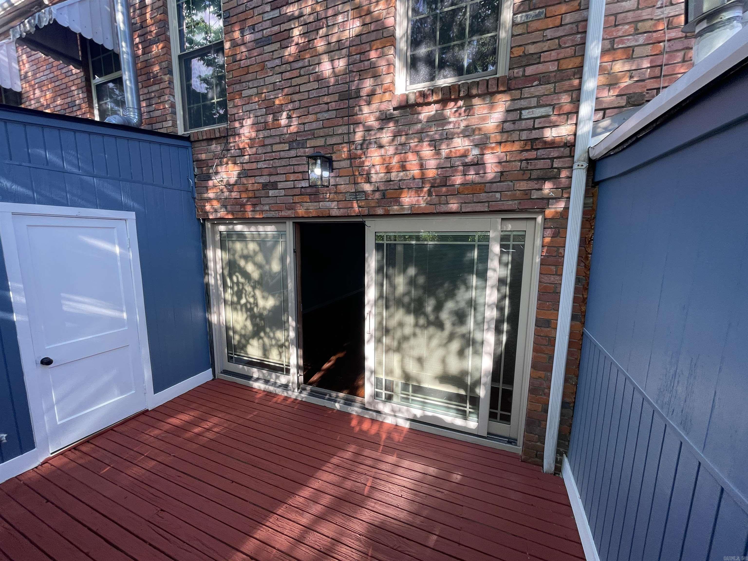 HAMPTON COURT APT HPR - Residential