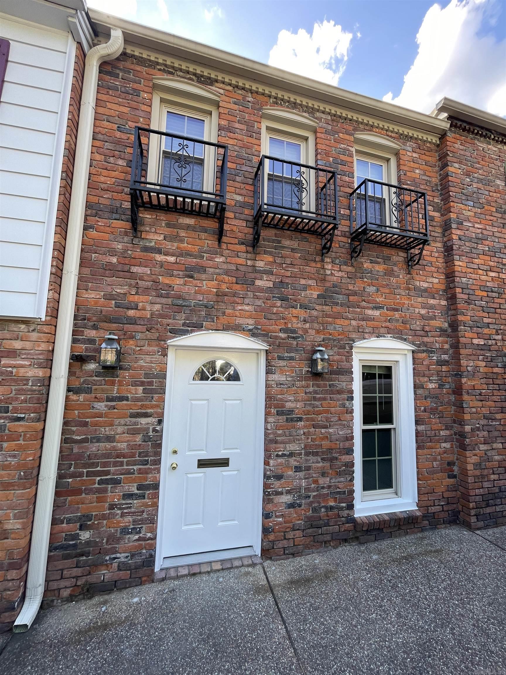 HAMPTON COURT APT HPR - Residential