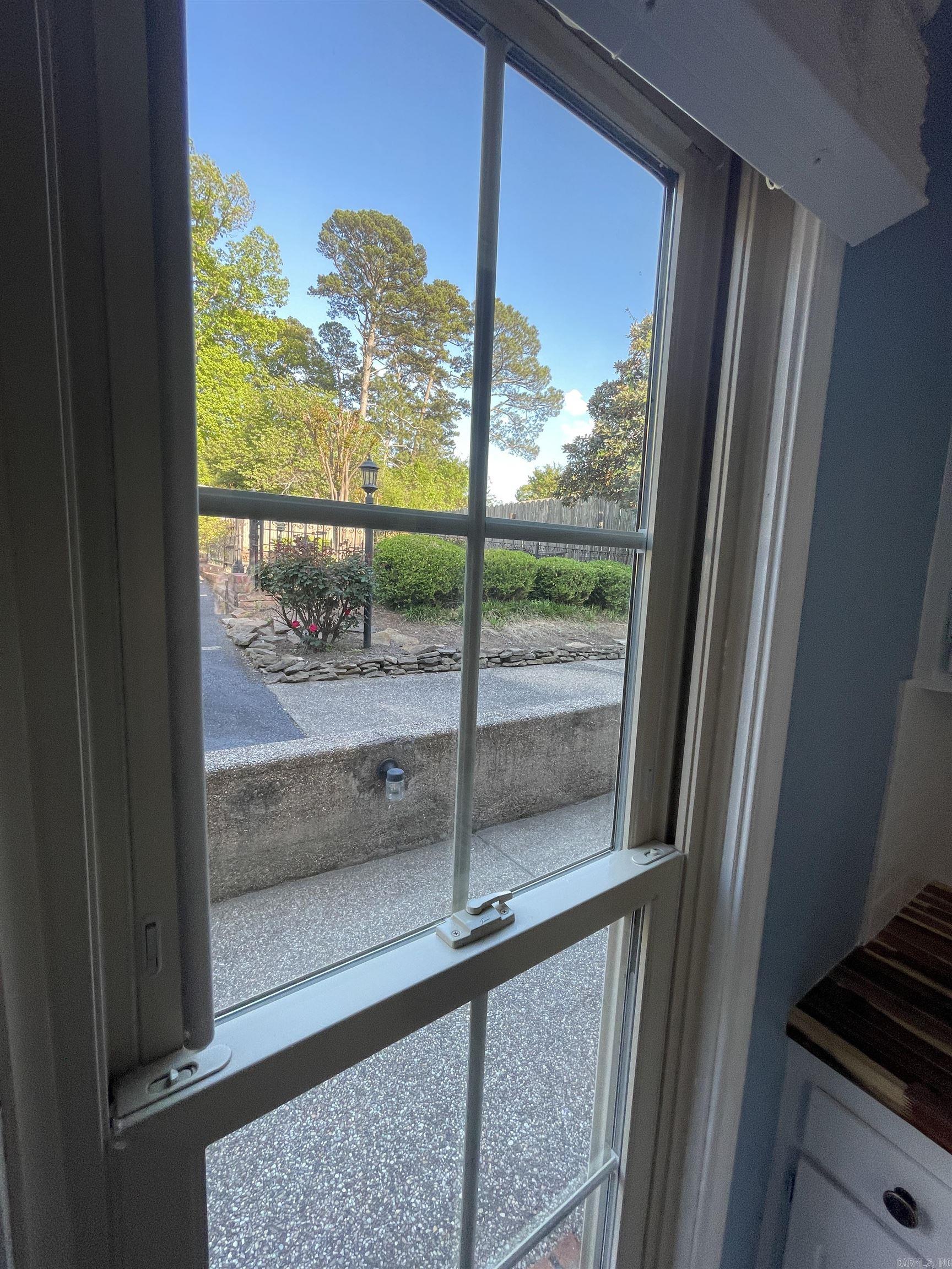 HAMPTON COURT APT HPR - Residential