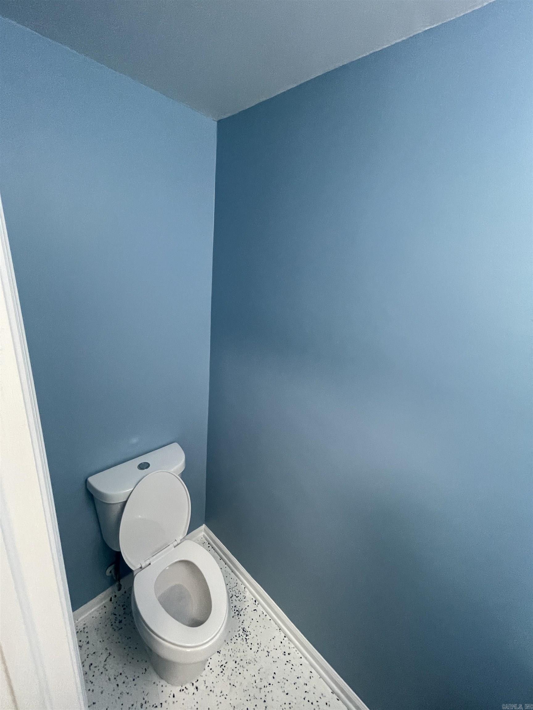 HAMPTON COURT APT HPR - Residential