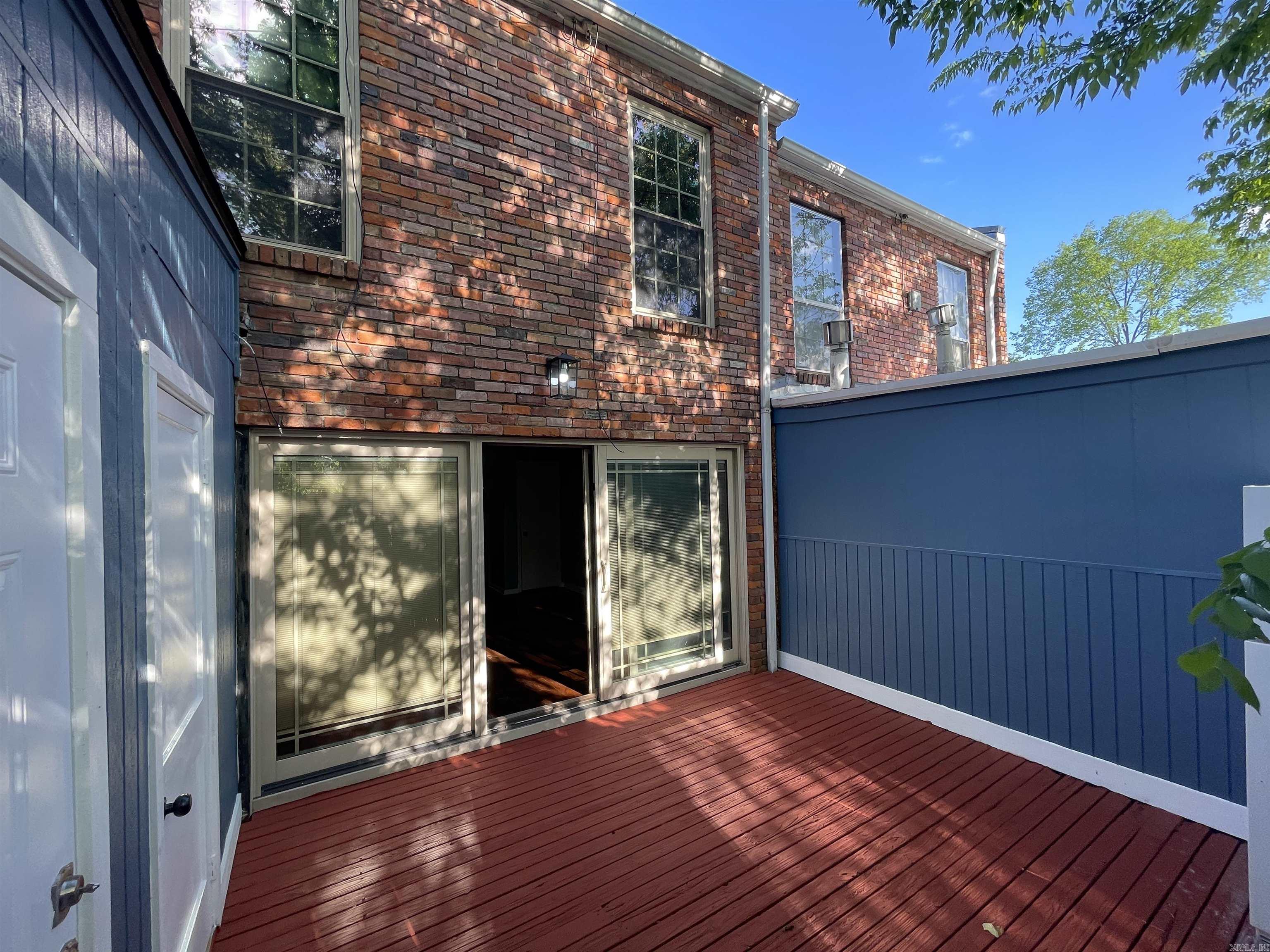 HAMPTON COURT APT HPR - Residential