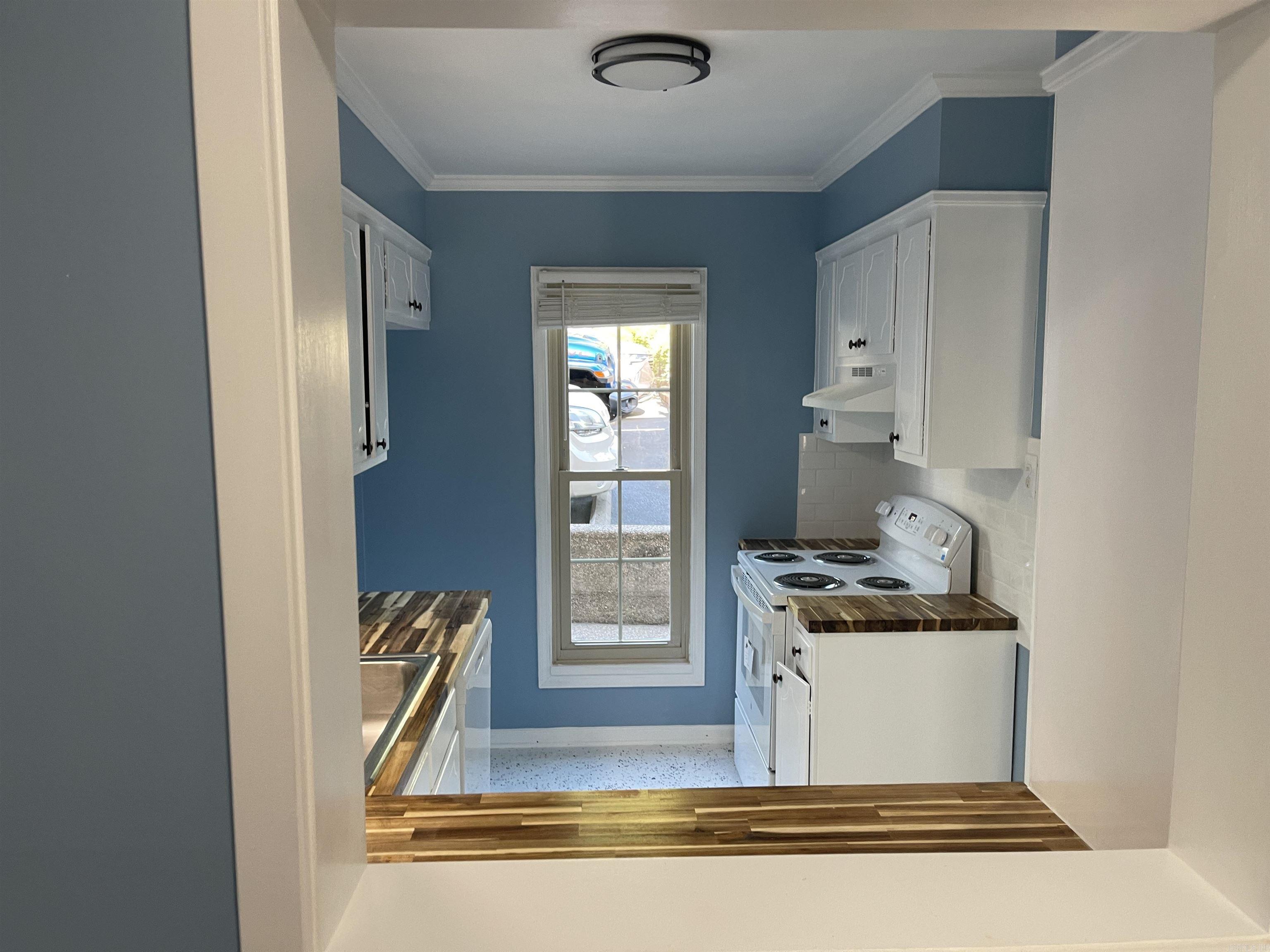 HAMPTON COURT APT HPR - Residential