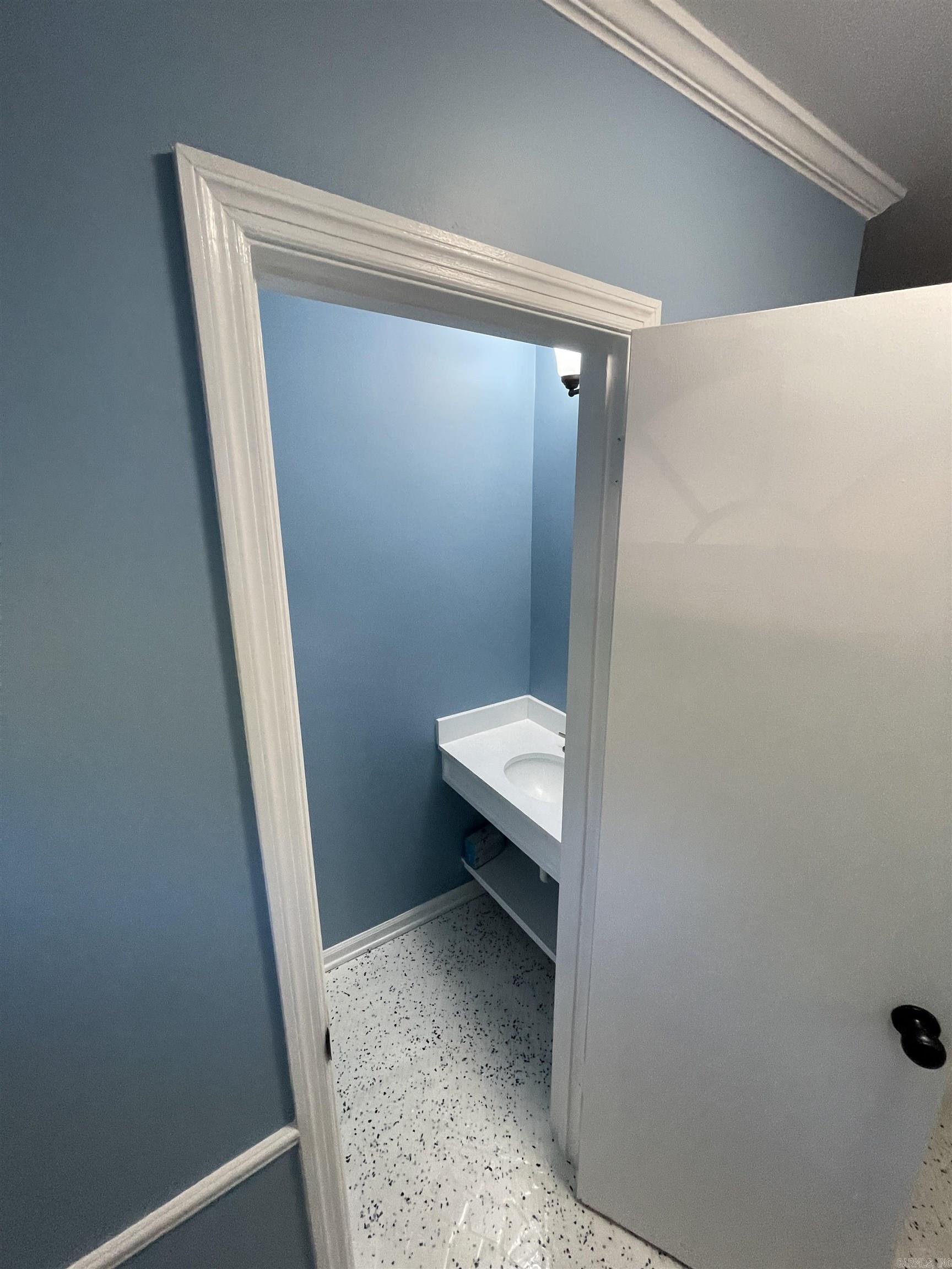 HAMPTON COURT APT HPR - Residential