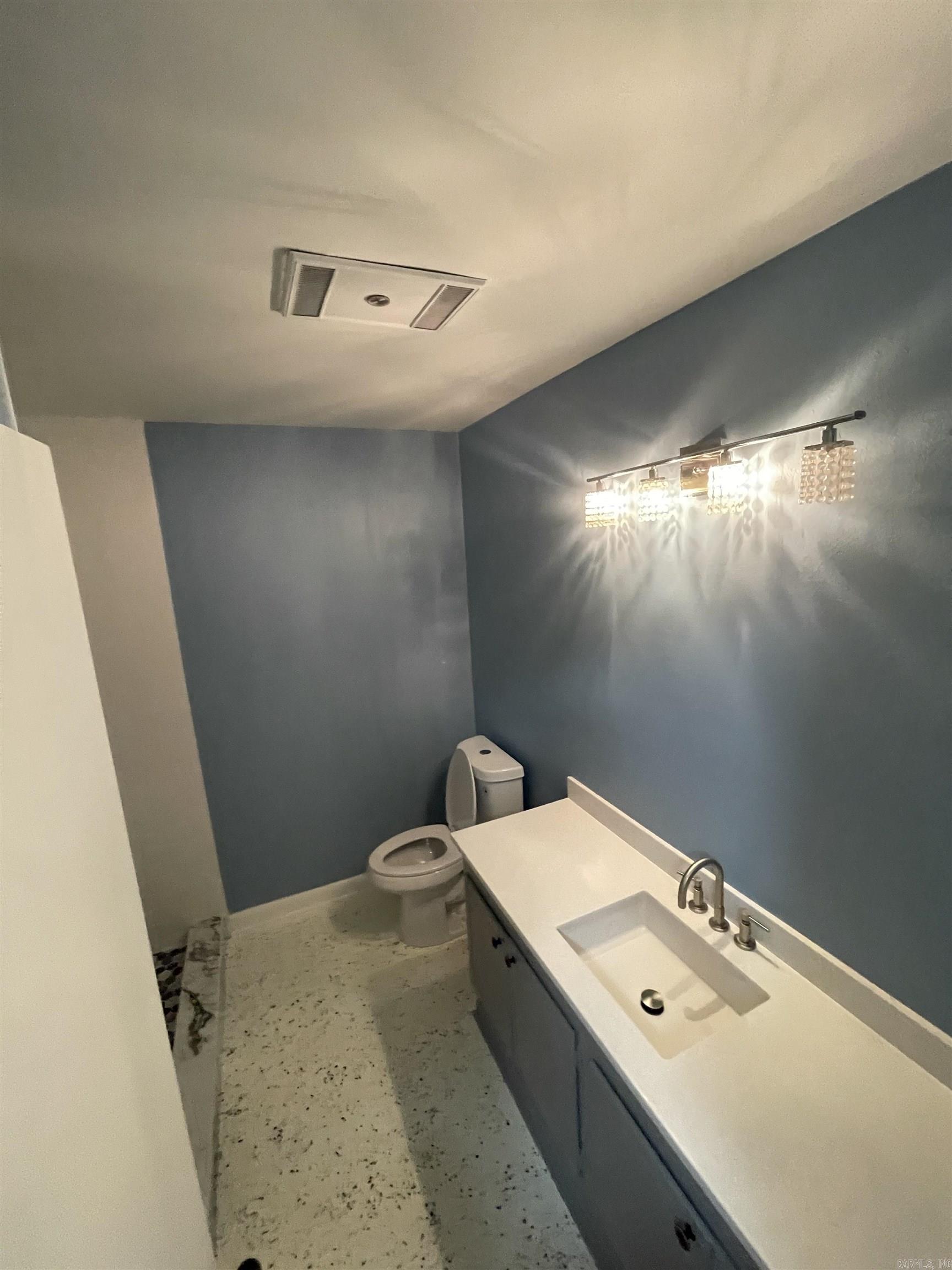 HAMPTON COURT APT HPR - Residential