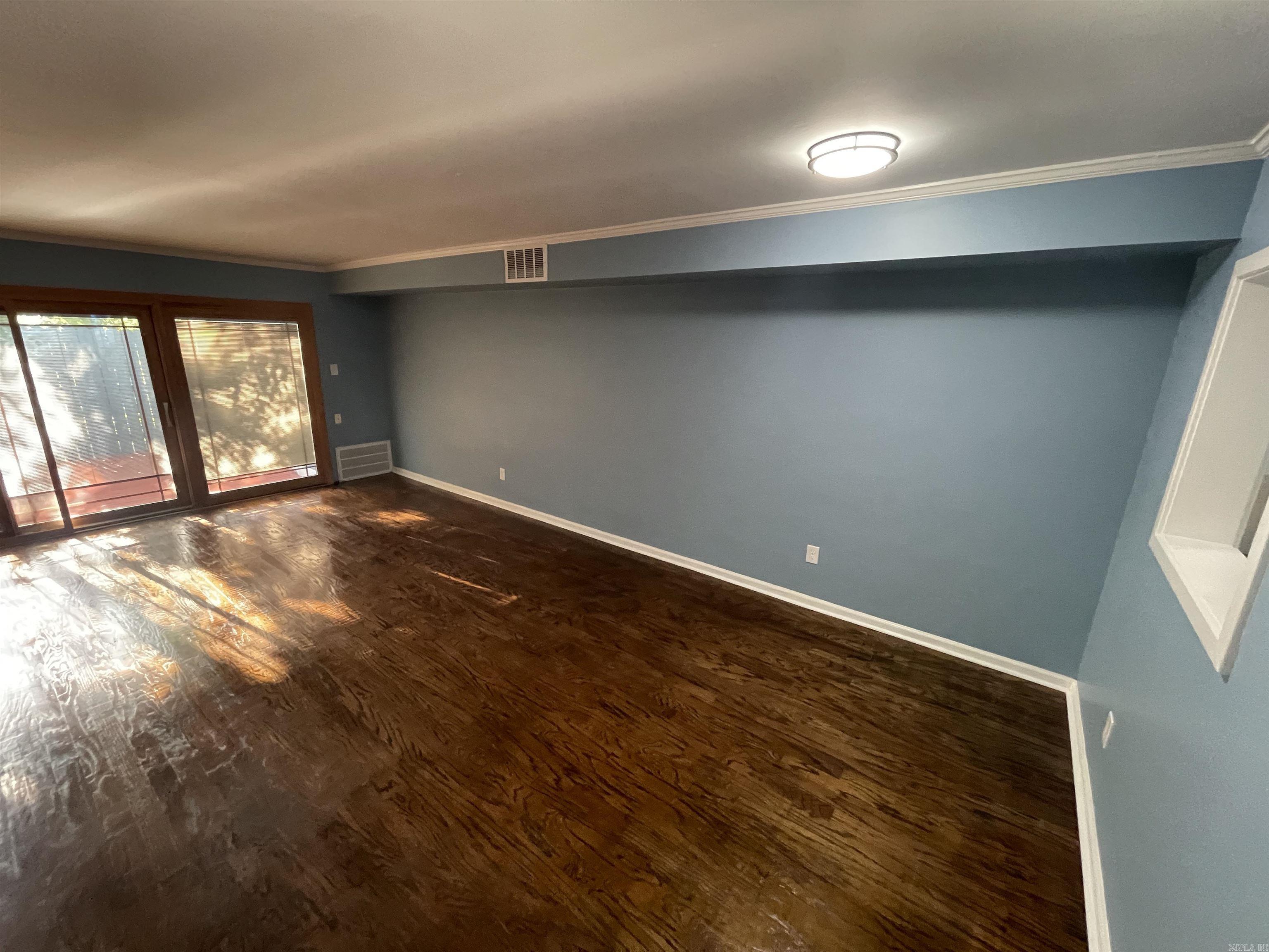 HAMPTON COURT APT HPR - Residential