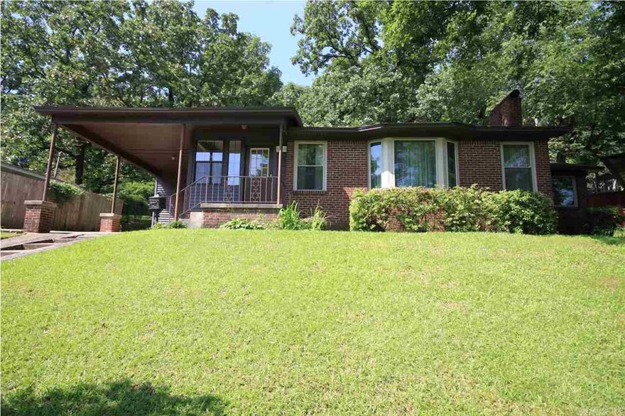 Interested in water views from most rooms? Love site-laid hardwds? Have you dreamed of slab granite in kitch? Do you like tile floors that look like wood? Would you enjoy having coffee on flagstone back patio? Your search stops here. Maint. free 1 level brick & siding ext. & cov'rd front porch. Kitch w/gas stove, micro, ss sink, granite! Glassy views, bay window. BA has furn. style vanity, tiled flr & tiled tub/shower. '11 H/A, '11 new windows, '13 FP converted to gas, '13 Kitch &BA updated. TakeTour online