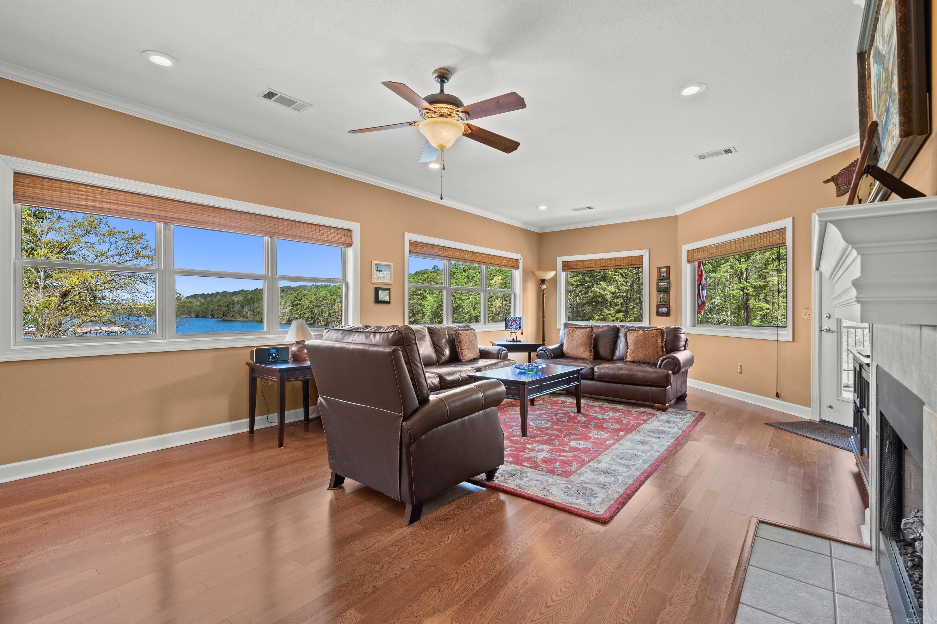 WOODLAND HEIGHTS - Residential
