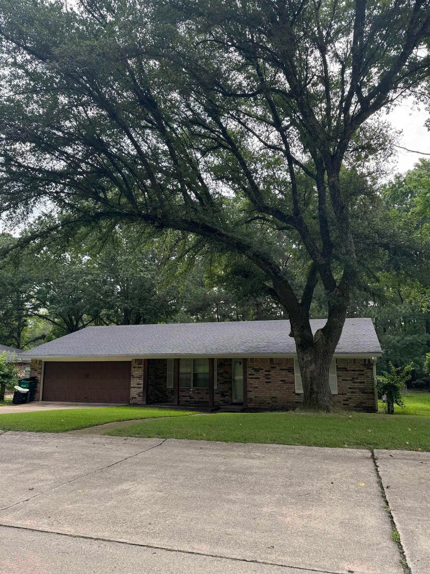 Located in a well - established neighborhood this house makes a great family home!