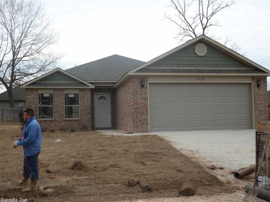 Charming split floor plan. Hardwood floors, Ceiling fans in every room.  Granite counter tops