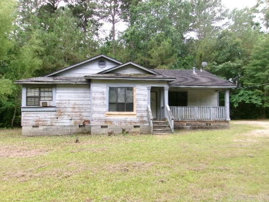 3 bedrooms,2 bath home sitting back in secluded area with 4.21 acres of land is the perfect home for a retired couple.Small home with lots of land for farming or even build a new home.Not far from shopping and restaurants.Home will make great investment property too!Make your appointment.***Agents see Agent Remarks