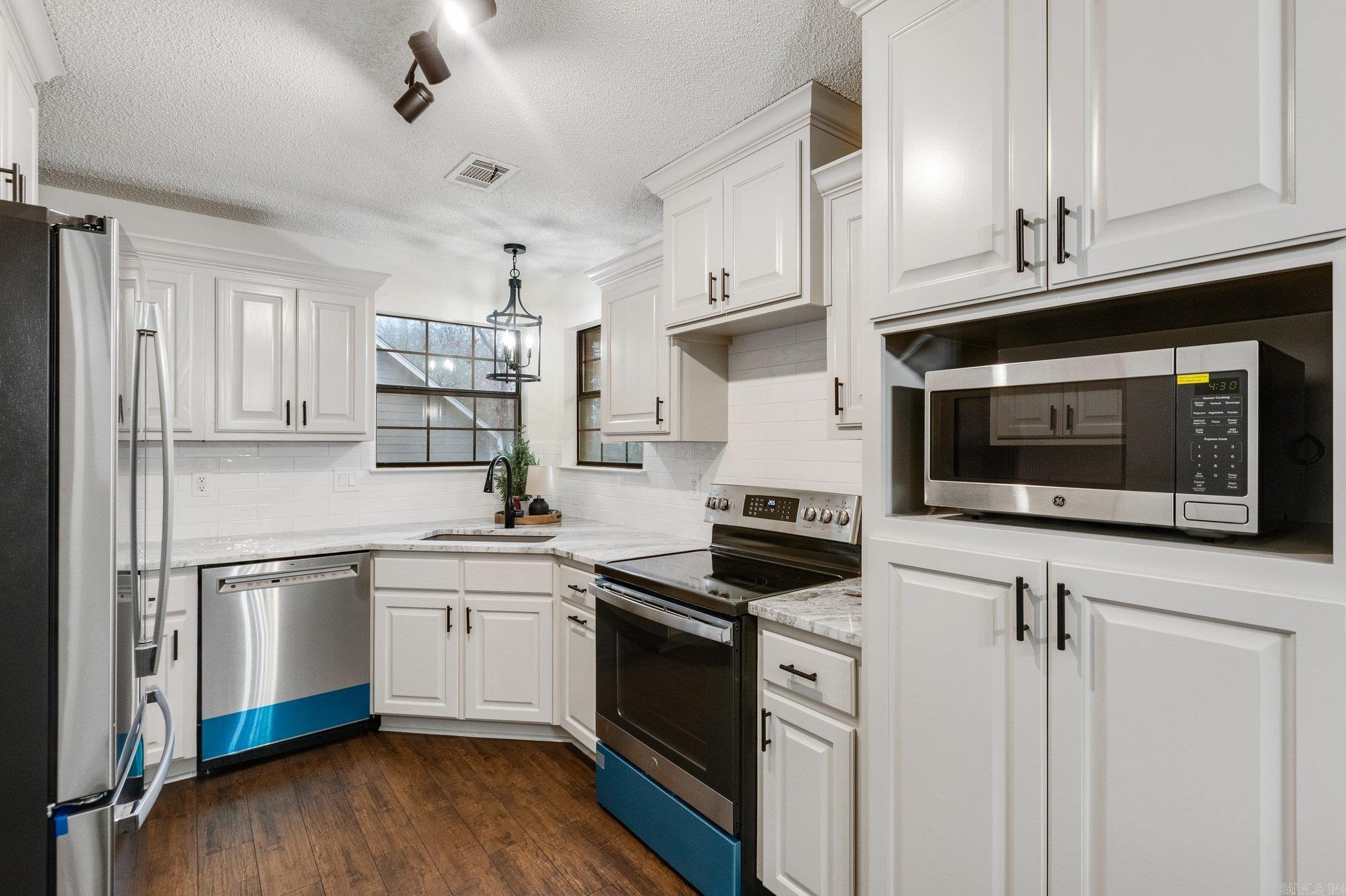 HICKORY RIDGE - Residential