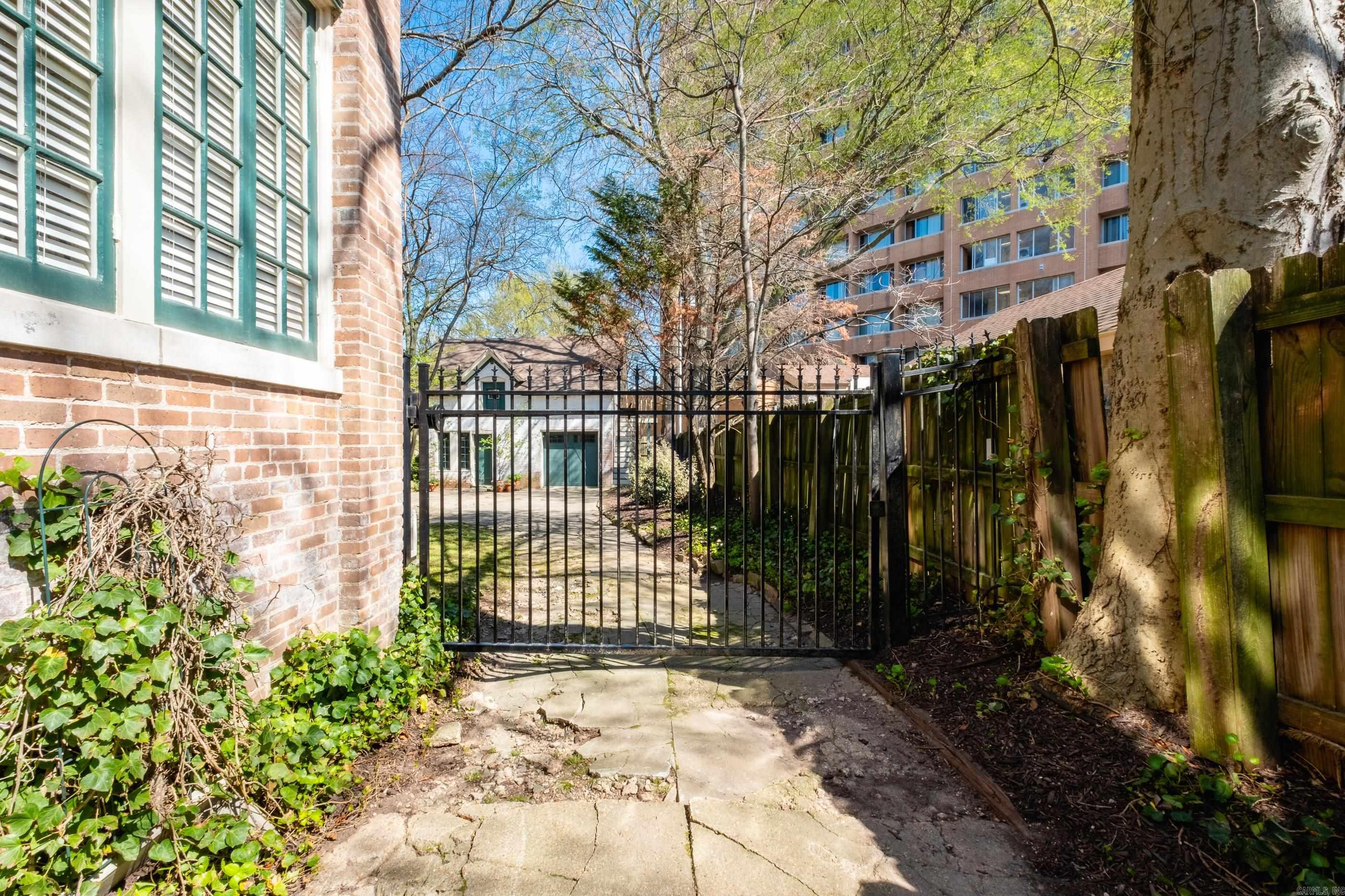 CITY OF LR L11 - Residential