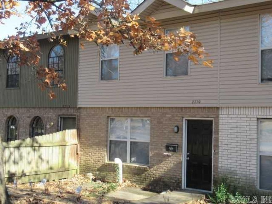 Spacious North Little Rock Townhome for rent! 3 Bedroom, 1.5 bath, nice quiet area! Interstate access, Pulaski Tech, Burns Park near by! The lease for this property is for 18 months with a 3% increase after the first year. Income has to be 3x the amount of rent unless you have a housing voucher.