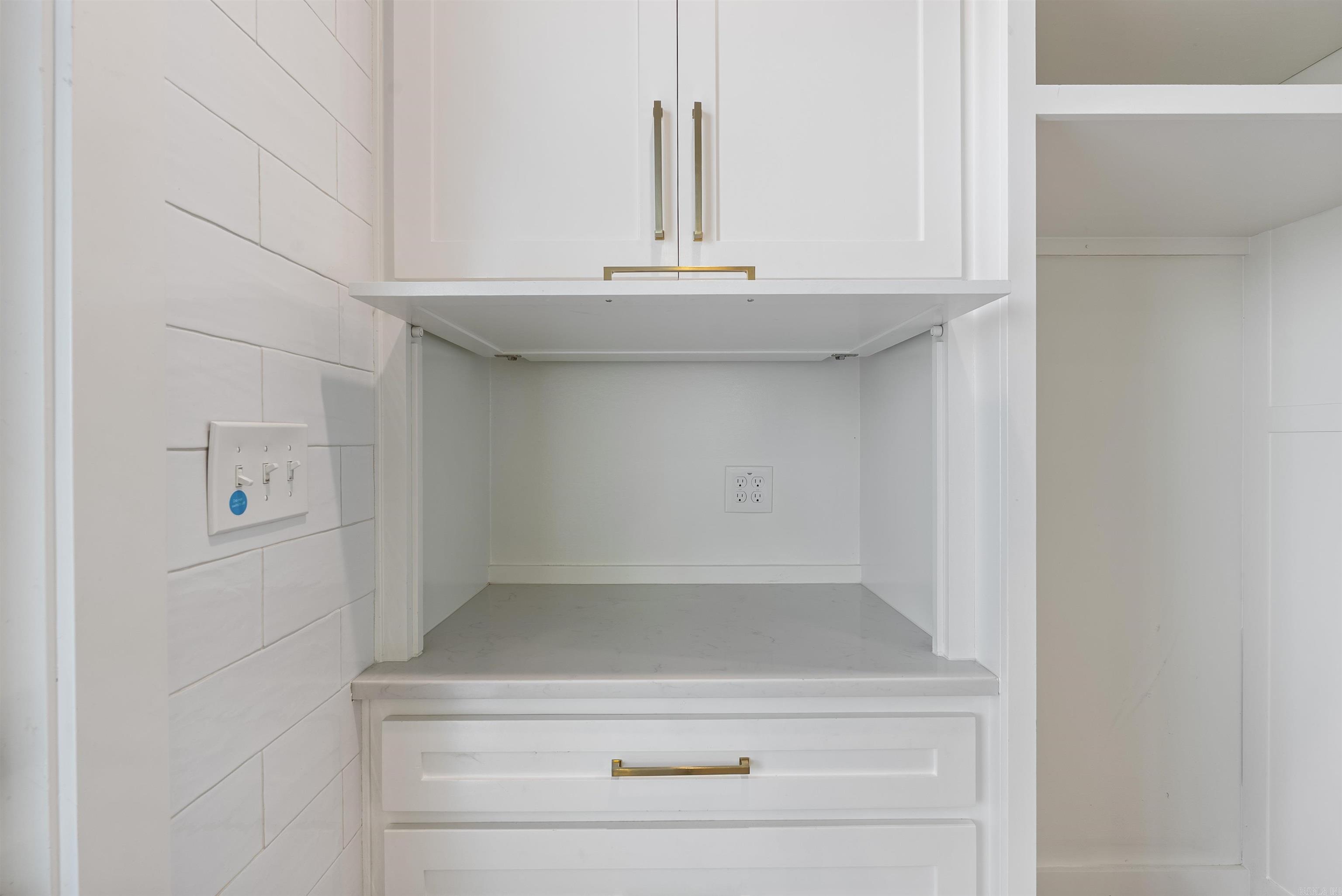 KINGWOOD PLACE - Residential