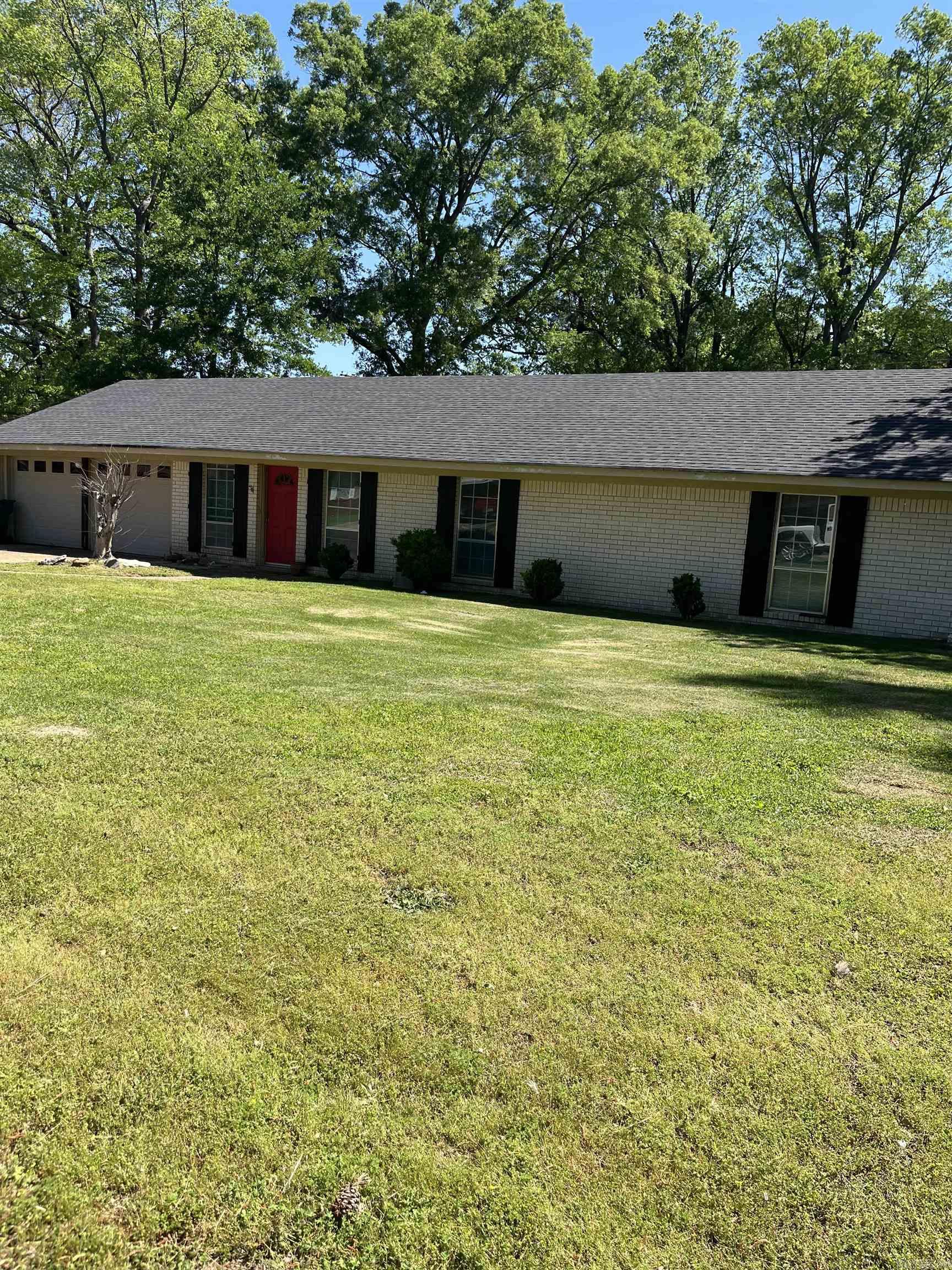 THIS HOME IS READY TO WELCOME YOU! WITH SUMMER COMING YOU WILL ENJOY THE POOL. AS YOU STEP INSIDE YOU WILL IMMEDIATLY NOTICE THE LIVING ROOM OPEN TO THE DINING AREA WITH THE KITCHEN TO THE LEFT. DOWN THE HALLWAY IS 3 BEDROOM, 2 BATHS AND LAUNDRY ROOM.