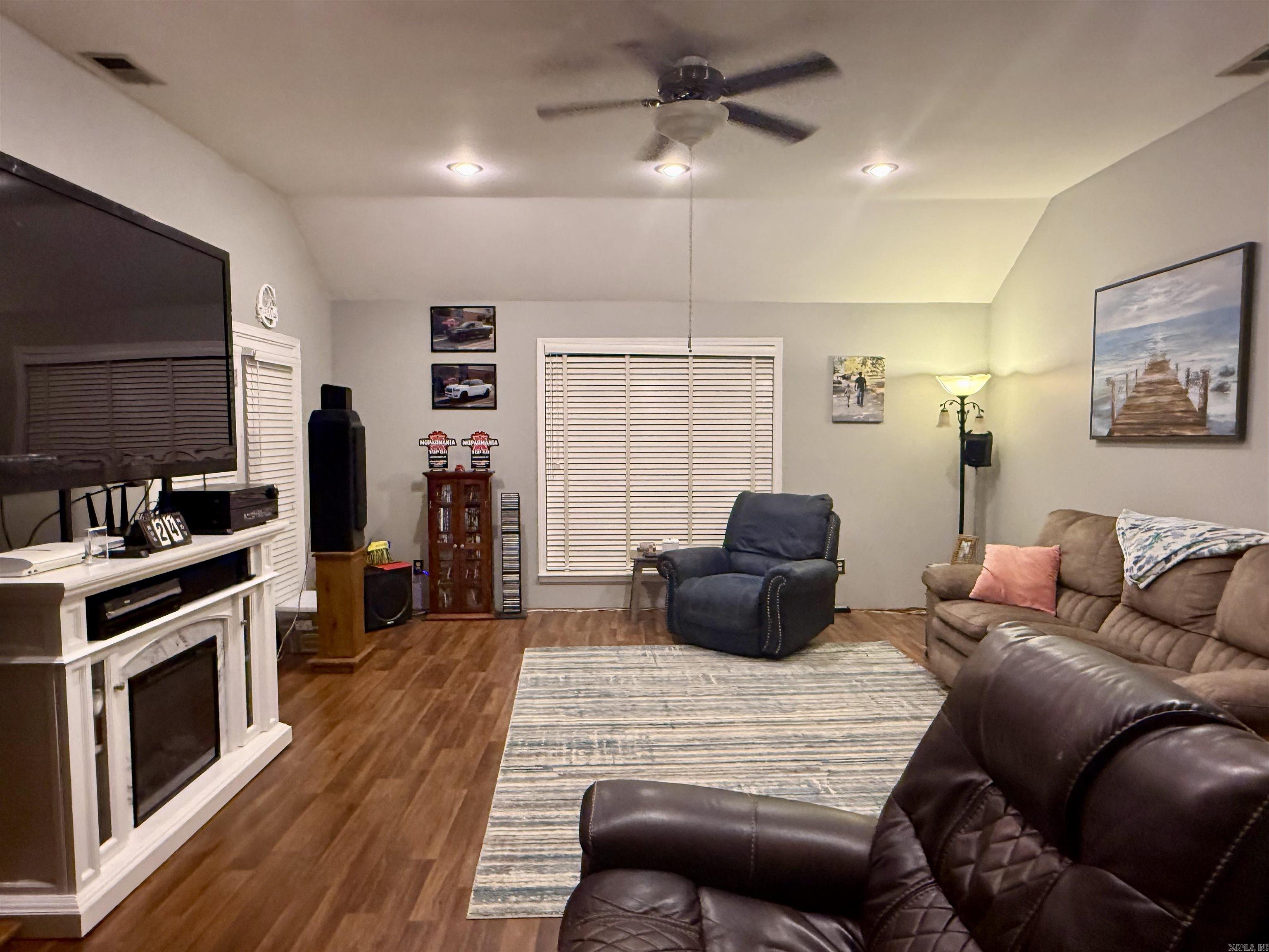 CARRIAGE HILL - Residential