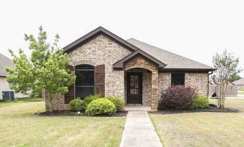 Photo of 2002 Beaver Falls Ln, Jonesboro, AR 72404 (MLS # 25049569)