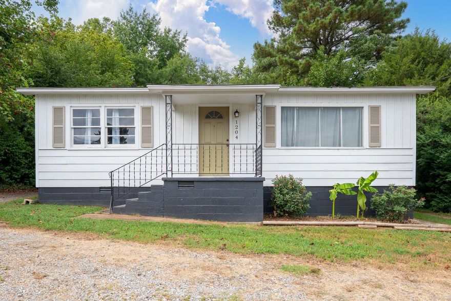 Come fall in love with this charming home in the heart of Heber Springs! This home has a lot of character that you don't find in today's homes. With refinished hardwood floors, updated countertops, and new lighting throughout, this home is move-in ready for you! This home also has a spacious unfinished basement which is currently being used as the laundry room, but could have endless possibilities as bonus living space. Conveniently located less than a mile from a boat launch and Sandy Beach, this home has it all at an affordable price. Call us today for your private tour to see if this home is right for you.