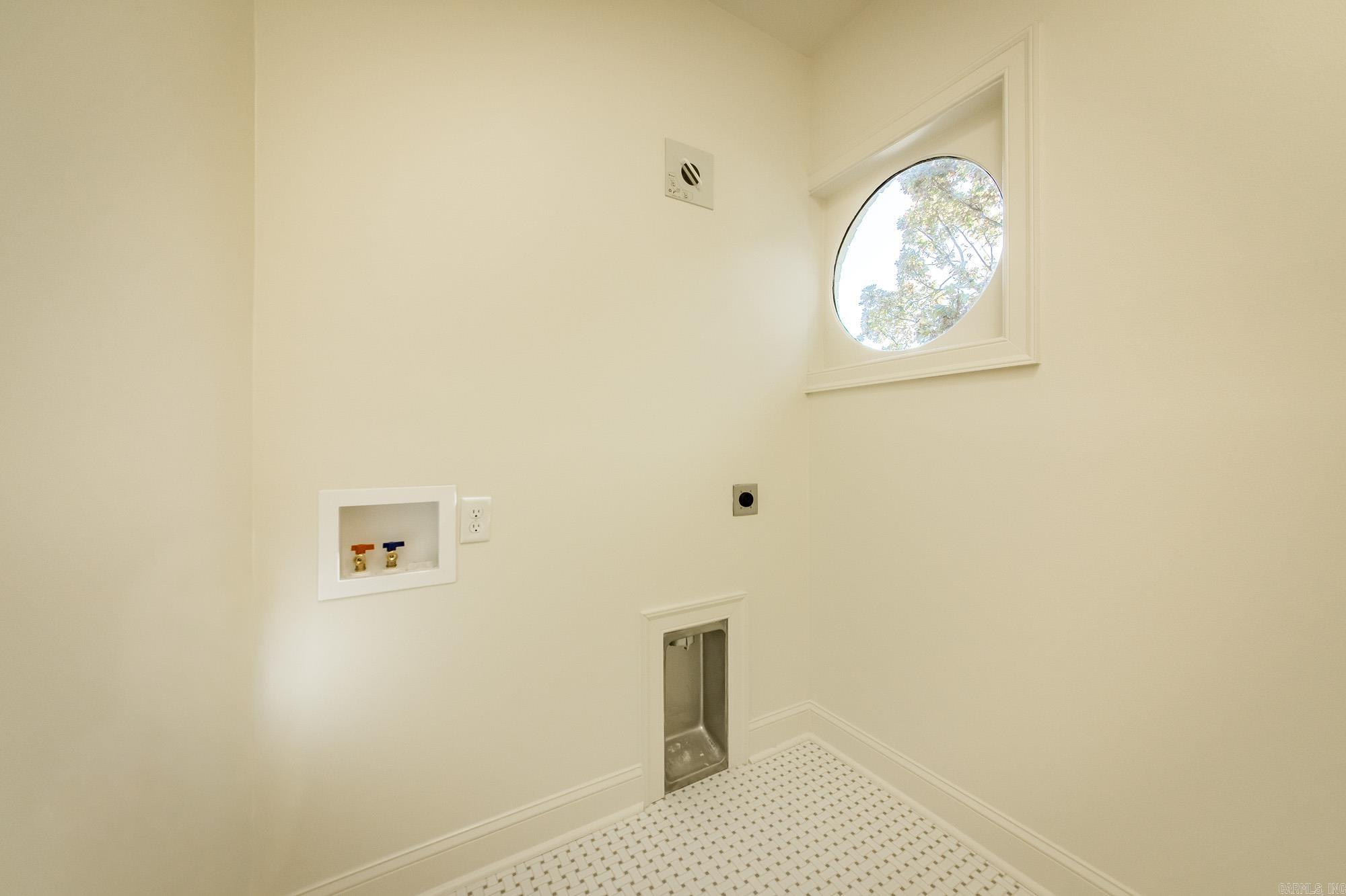 COUNTRY CLUB VILLAS - Residential