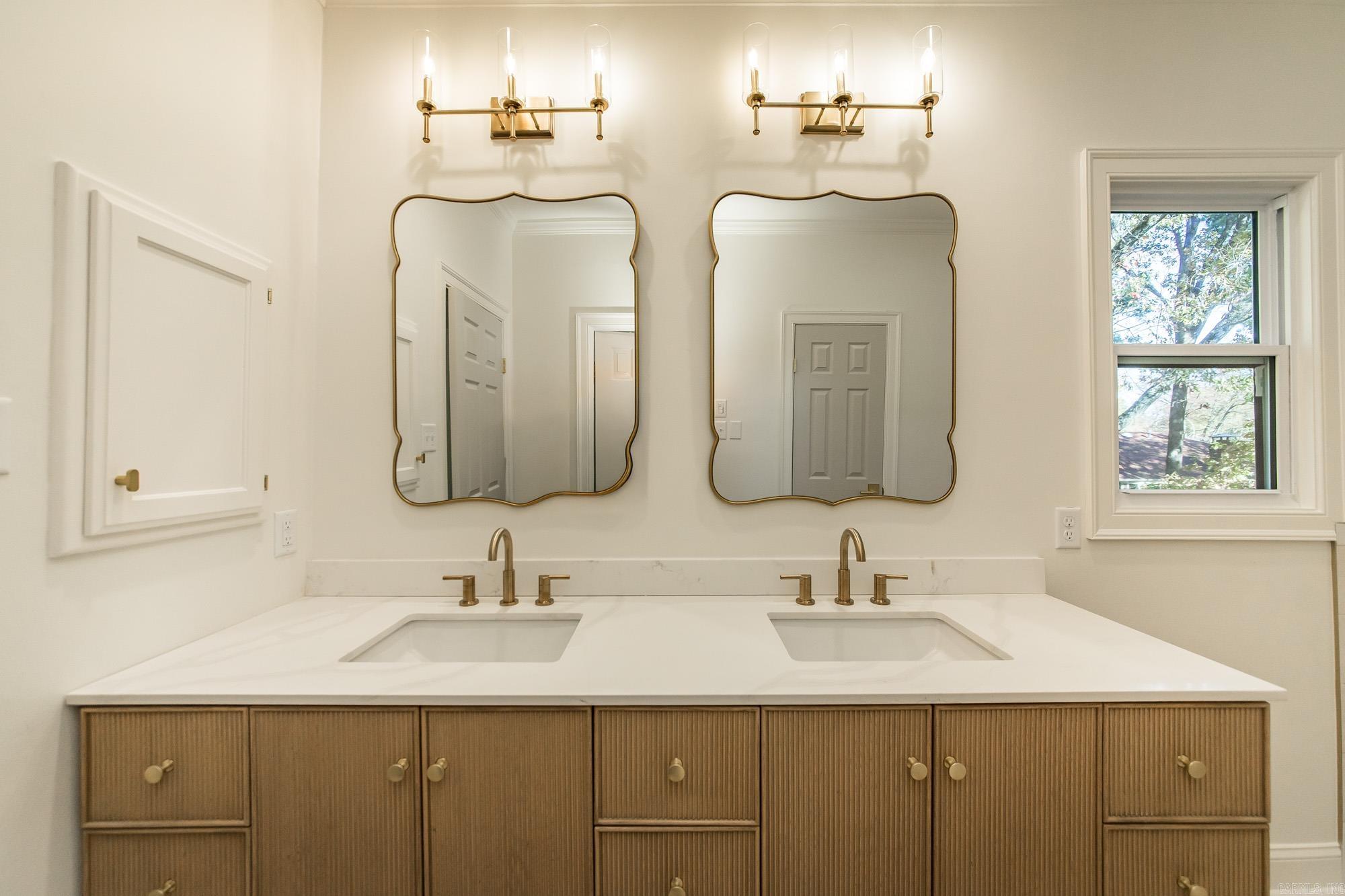 COUNTRY CLUB VILLAS - Residential