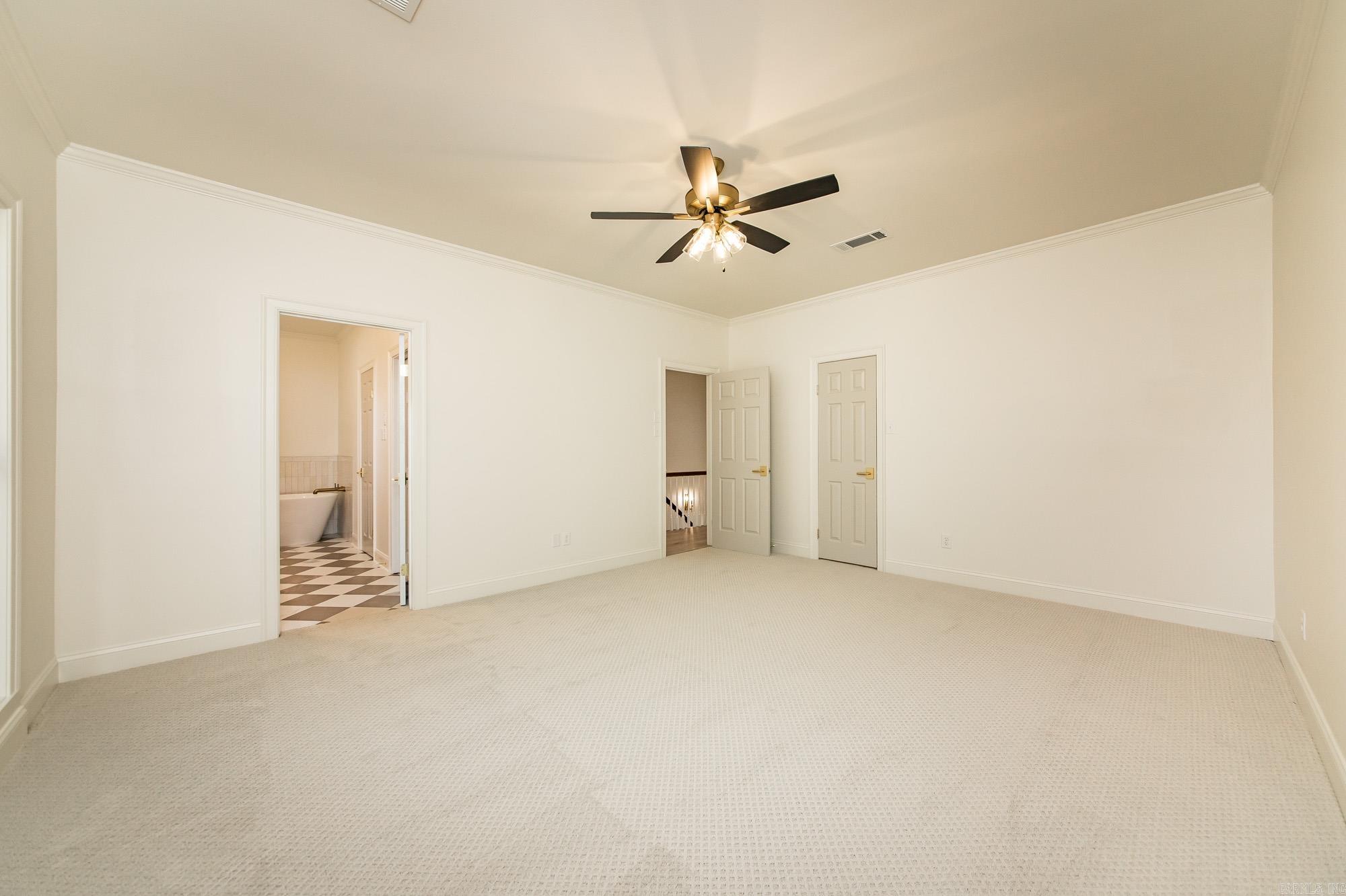 COUNTRY CLUB VILLAS - Residential