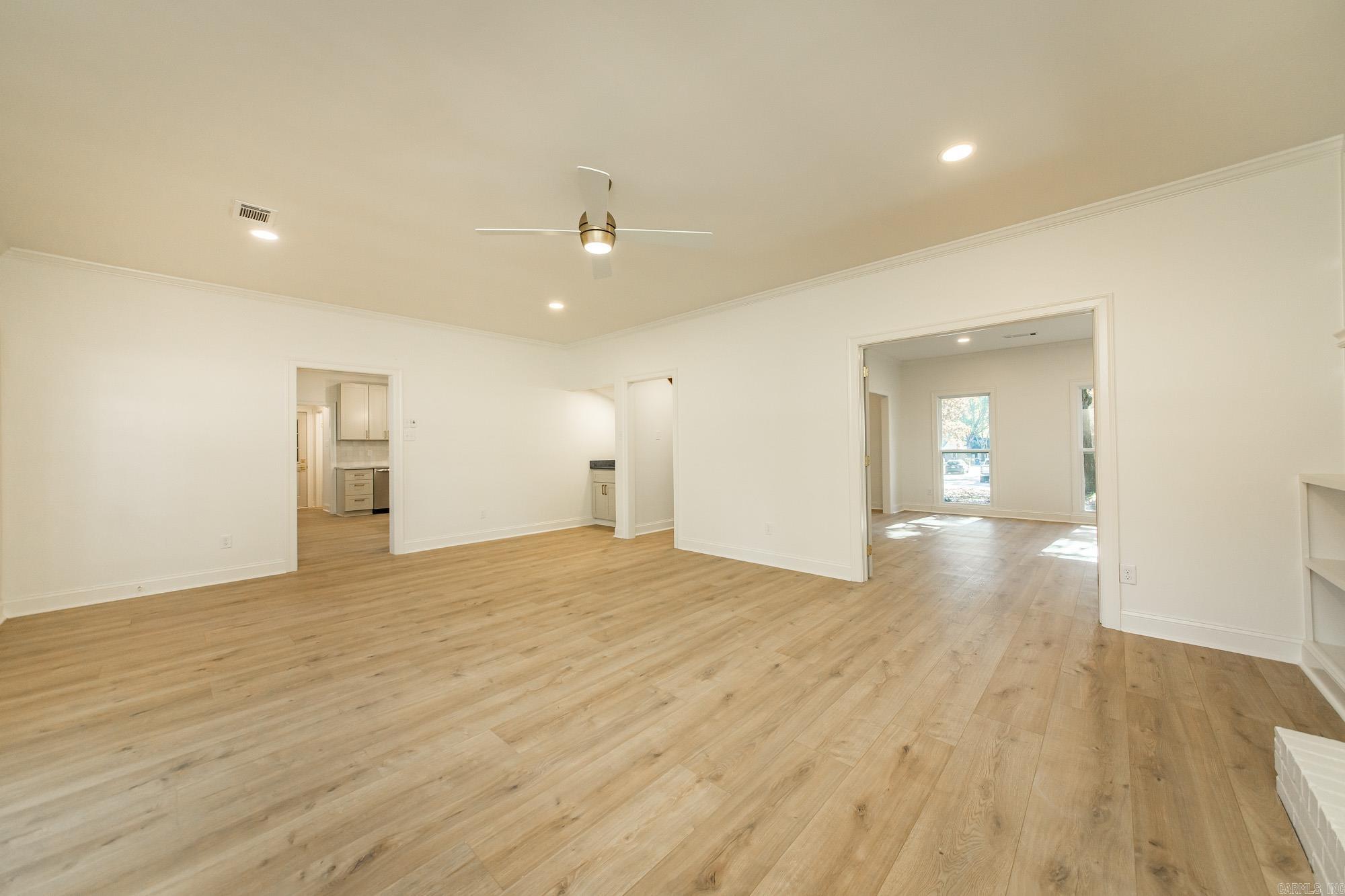 COUNTRY CLUB VILLAS - Residential