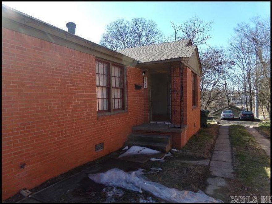 *LITTLE ROCK* CHARMING DUPLEX NEAR DOWNTOWN IN RAPLEY ESTATES NEIGHBORHOOD!! This 2 Bedroom And 1 Bath Unit Features Over 800 Square Feet Of Living Space! Electric Range, Refrigerator, And Dishwasher Provided In The Kitchen! Washer & Dryer Hookups Available! On-Street And Off-Street Parking Available! PET FRIENDLY!!  AVAILABLE NOW!!! <a href='https://raineyrealty.com/virtualtour.php?r=w0tylM'> Click here for a 360° Virtual Tour</a>