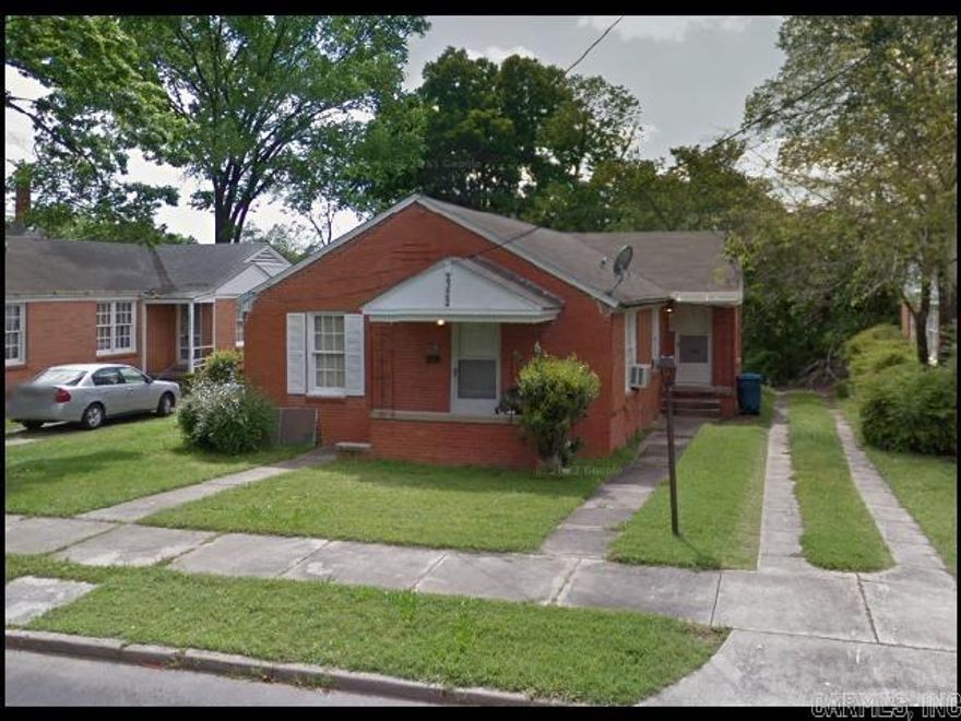 *LITTLE ROCK* CHARMING DUPLEX NEAR DOWNTOWN IN RAPLEY ESTATES NEIGHBORHOOD!! This 2 Bedroom And 1 Bath Unit Features Over 800 Square Feet Of Living Space! Electric Range, Refrigerator, And Dishwasher Provided In The Kitchen! Washer & Dryer Hookups Available! On-Street And Off-Street Parking Available! PET FRIENDLY!! AVAILABLE EARLY JANUARY 2026!!!
