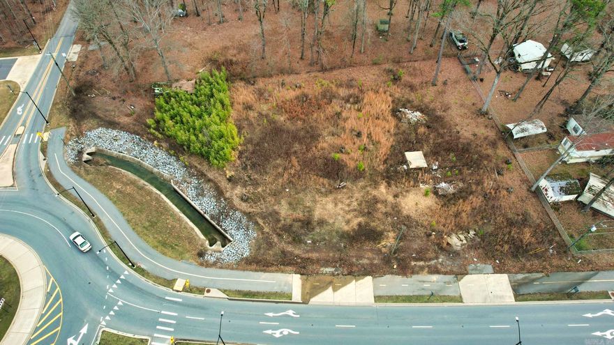 Outstanding small business investment opportunity!! This .75 acre property is centrally located between Bryant and Benton with great frontage on Alcoa Rd. Land is just outside of the city limits, so is not zoned. This property has over 11,000 cars per day, offering great visibility for a variety of commercial ventures. This would be suitable for a small business, coffee shop, food truck lot, bakery, groomer, or boutique.