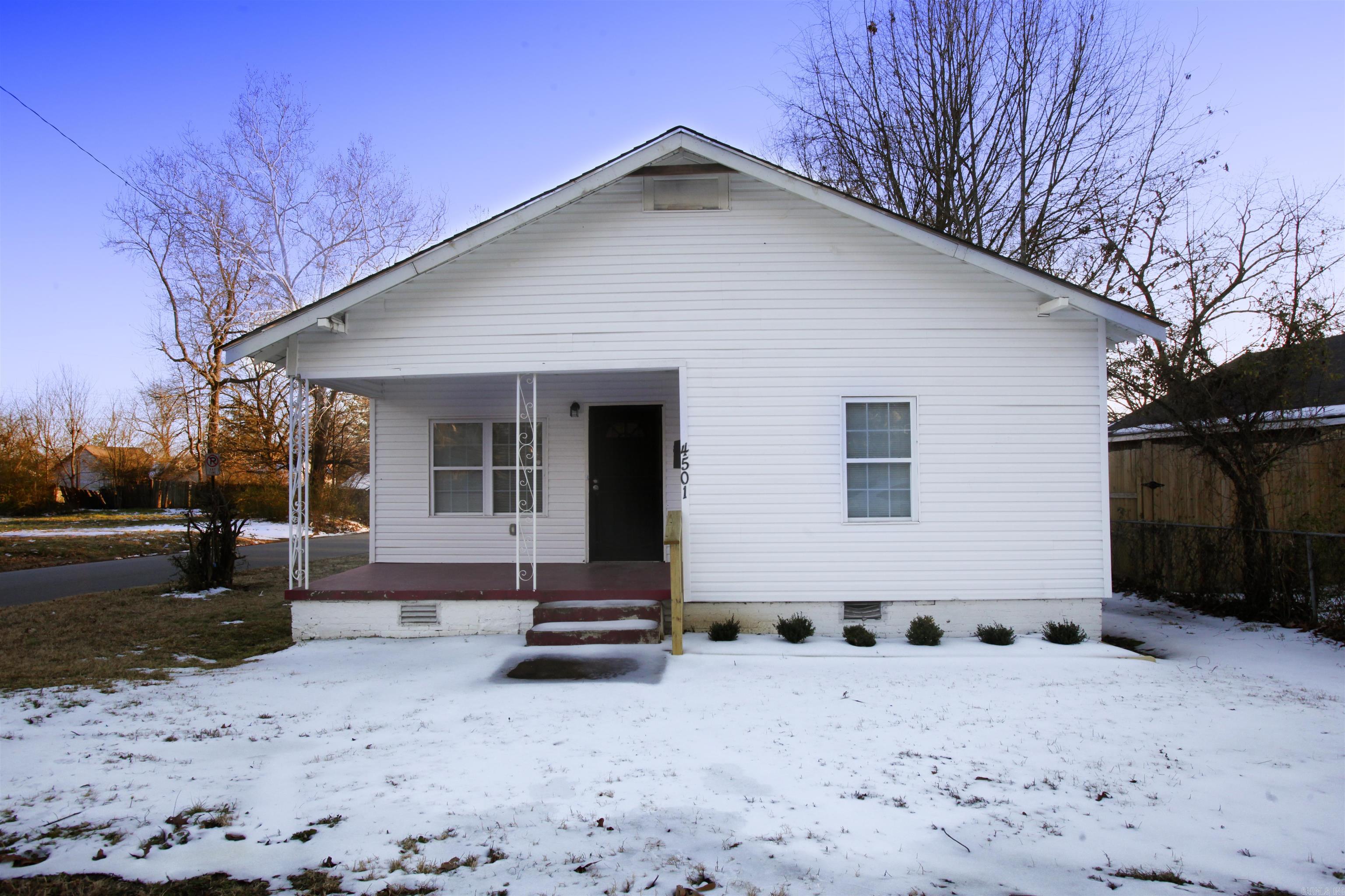 Cute home in Little Rock with curb appeal and a great covered front porch. Granite countertops in the kitchen. Large corner lot with a fenced in yard that is perfect for kids or pets. This property is managed by Hoffman Team so beware of scammers - we will never ask you to Cashapp us money. The lease for this property is for 18 months to 2 years with a 3% increase after the first year. Income must be 3x the amount of rent. Deposit, first month’s rent, and the $50 administration fee due before move in. This property does not accept section 8.